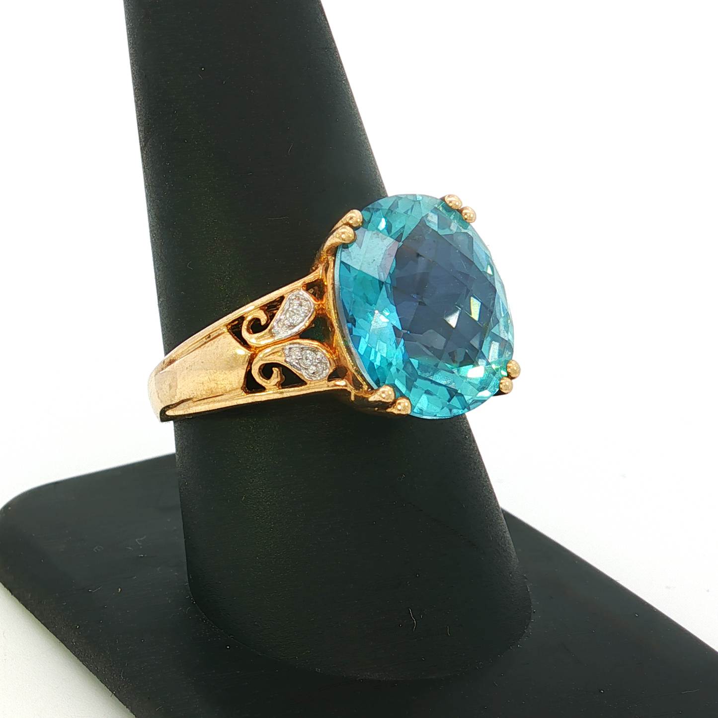 10k Yellow Gold Cocktail Ring with Oval Aquamarine Cabochon