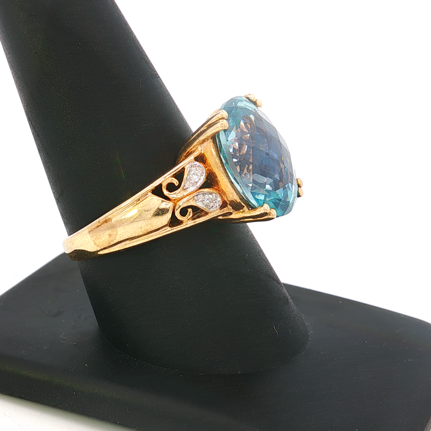 10k Yellow Gold Cocktail Ring with Oval Aquamarine Cabochon