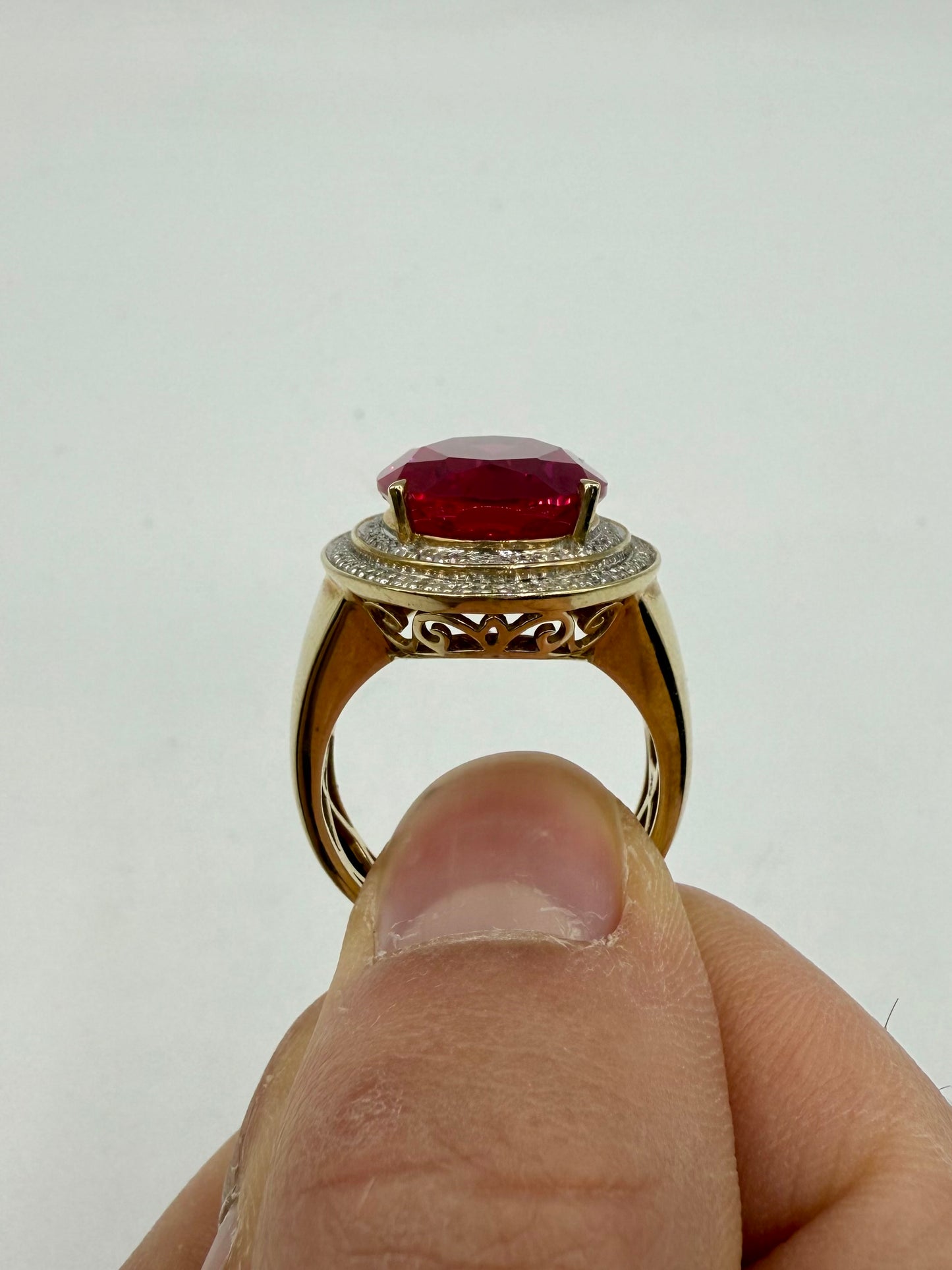 10k Jumbo center stone ring