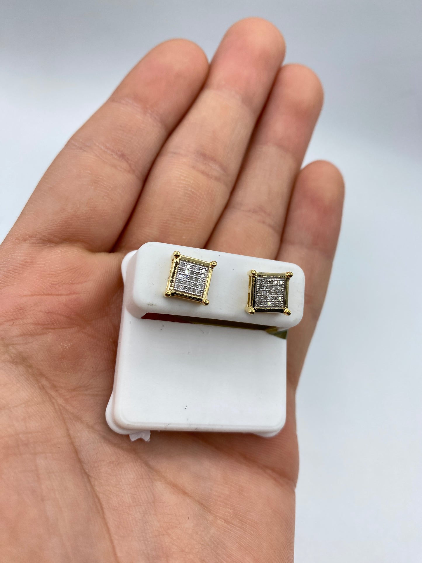10k Jumbo Castle Flat studded earring