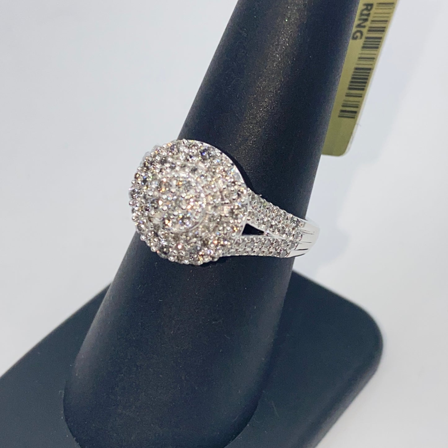 10K Circle Large Stones Center Diamond Engagement Ring