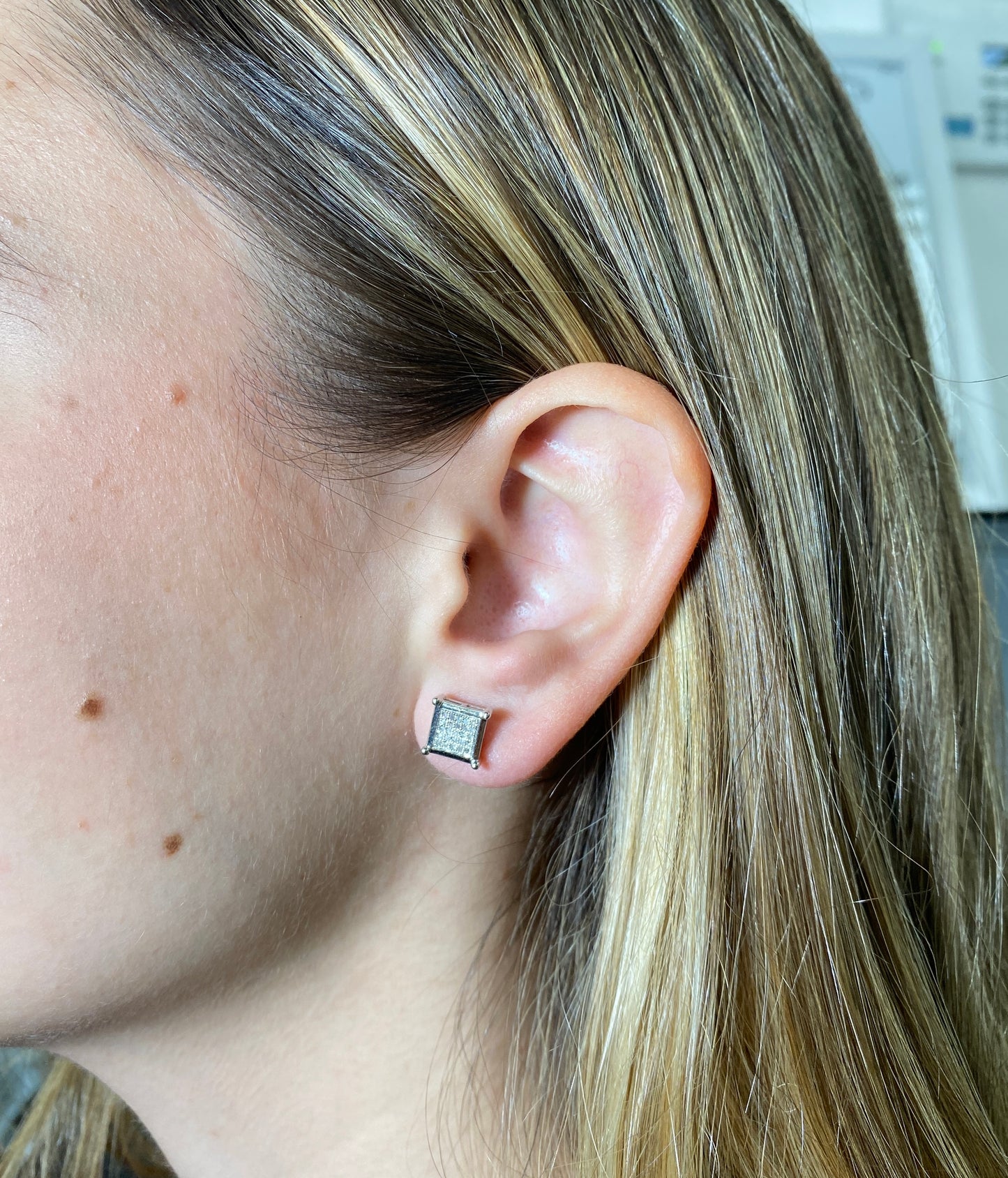 10k Jumbo Castle Flat studded earring