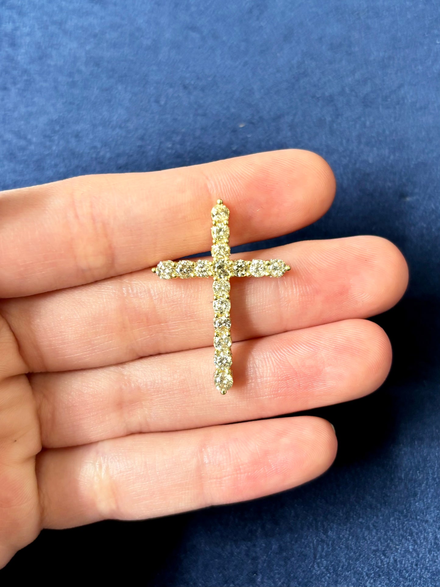 10K Jubilant Diamond Cross Pendant