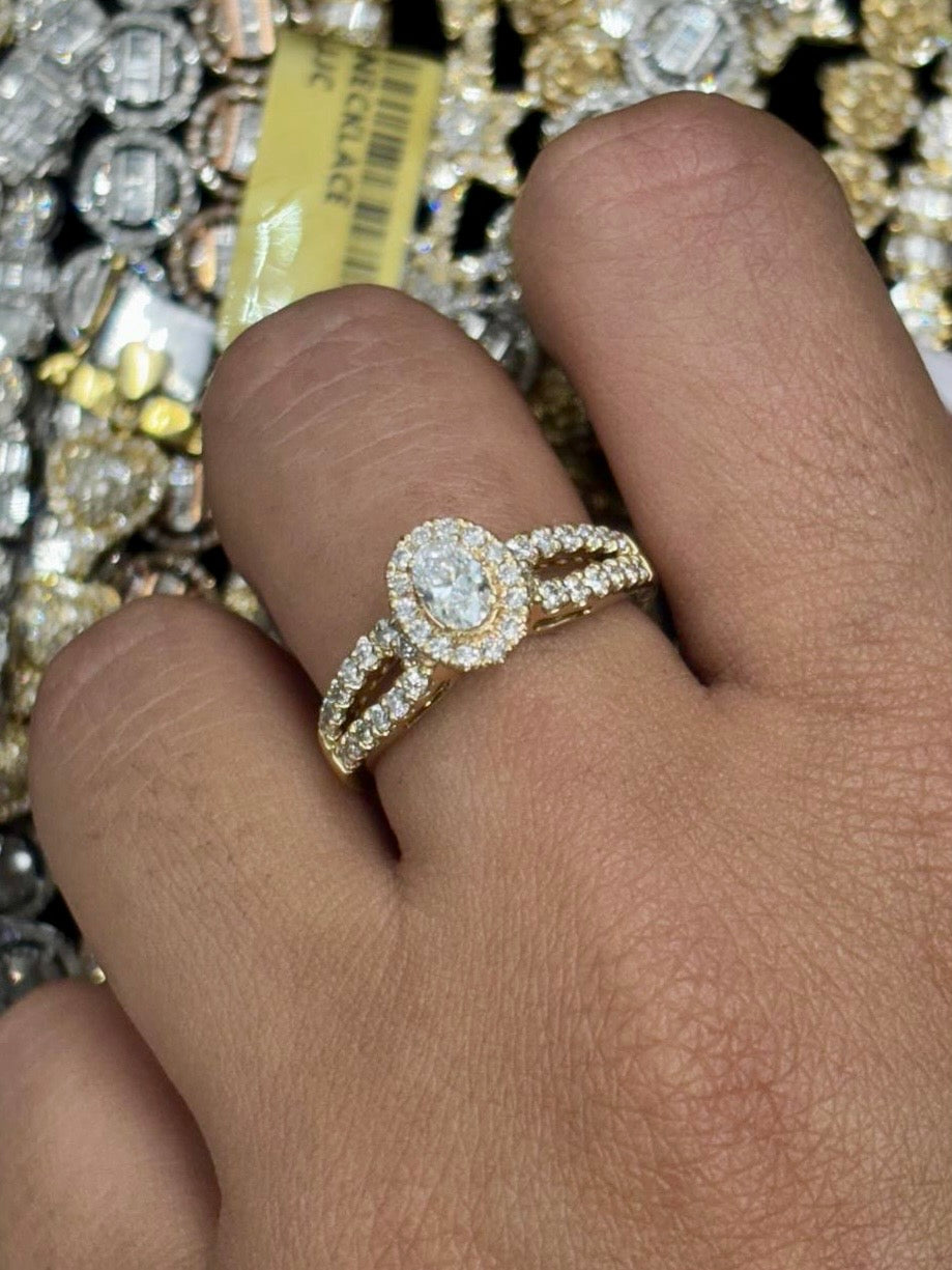 14k Oval Diamond Engagement Ring