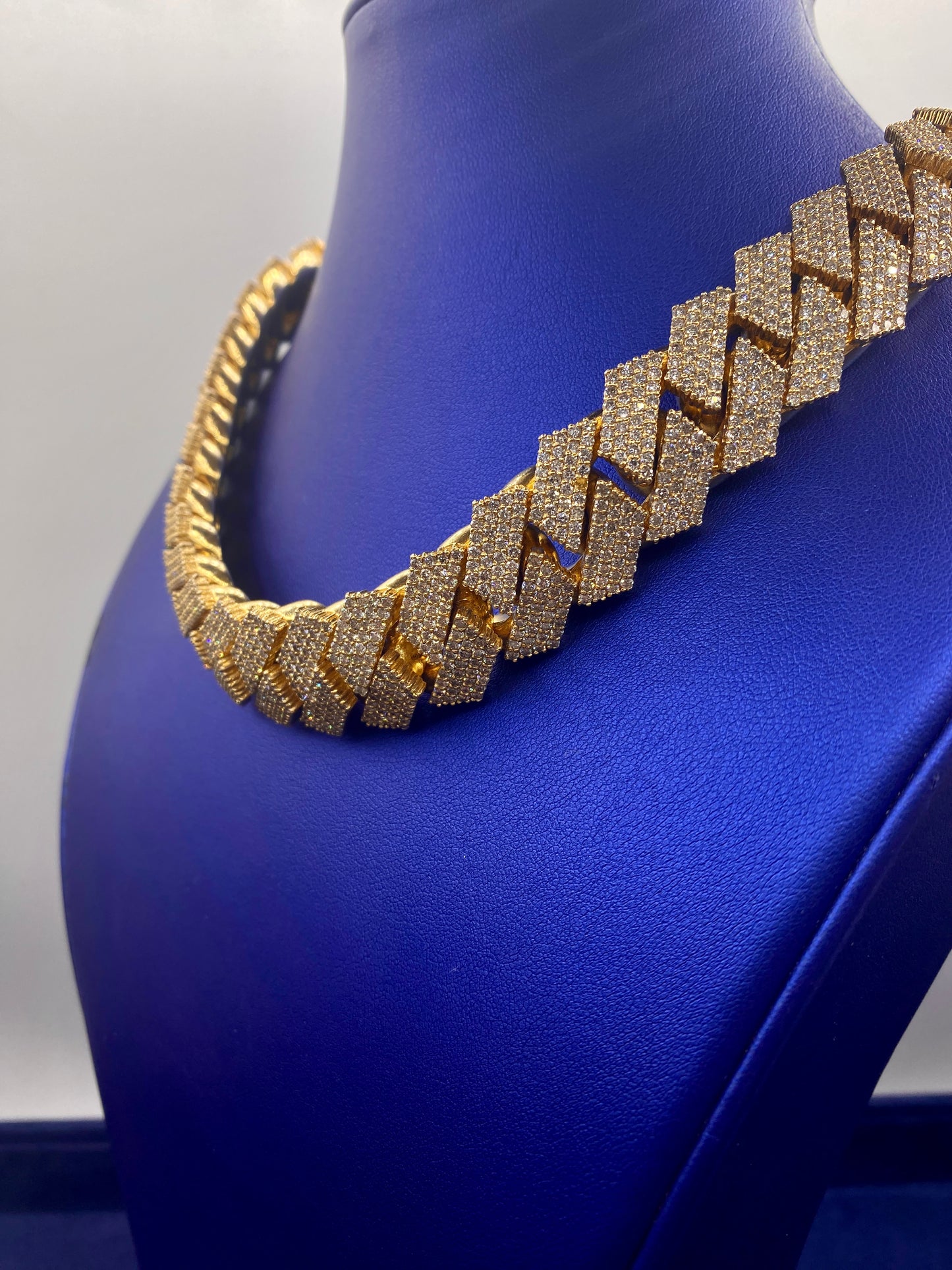 14k 21mm Gold Cuban Chain 17”