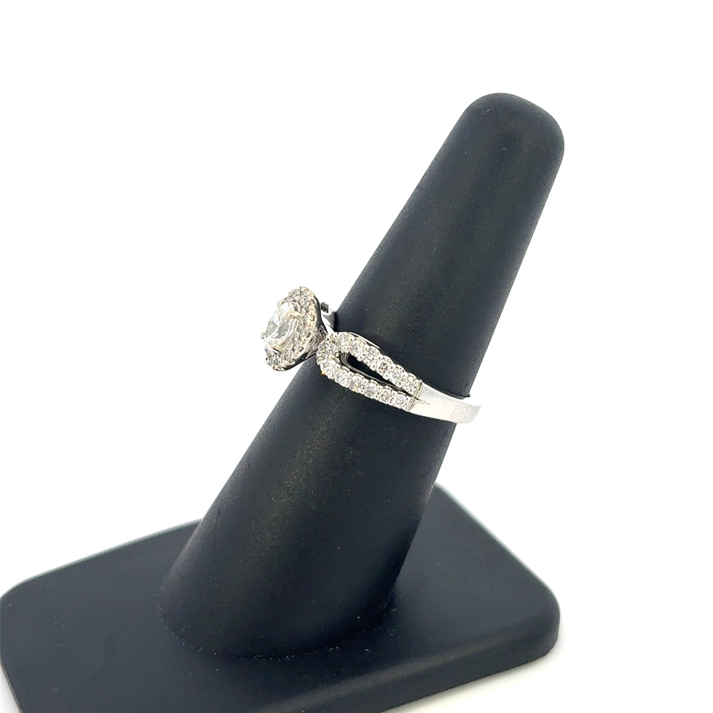 14k Oval Diamond Engagement Ring