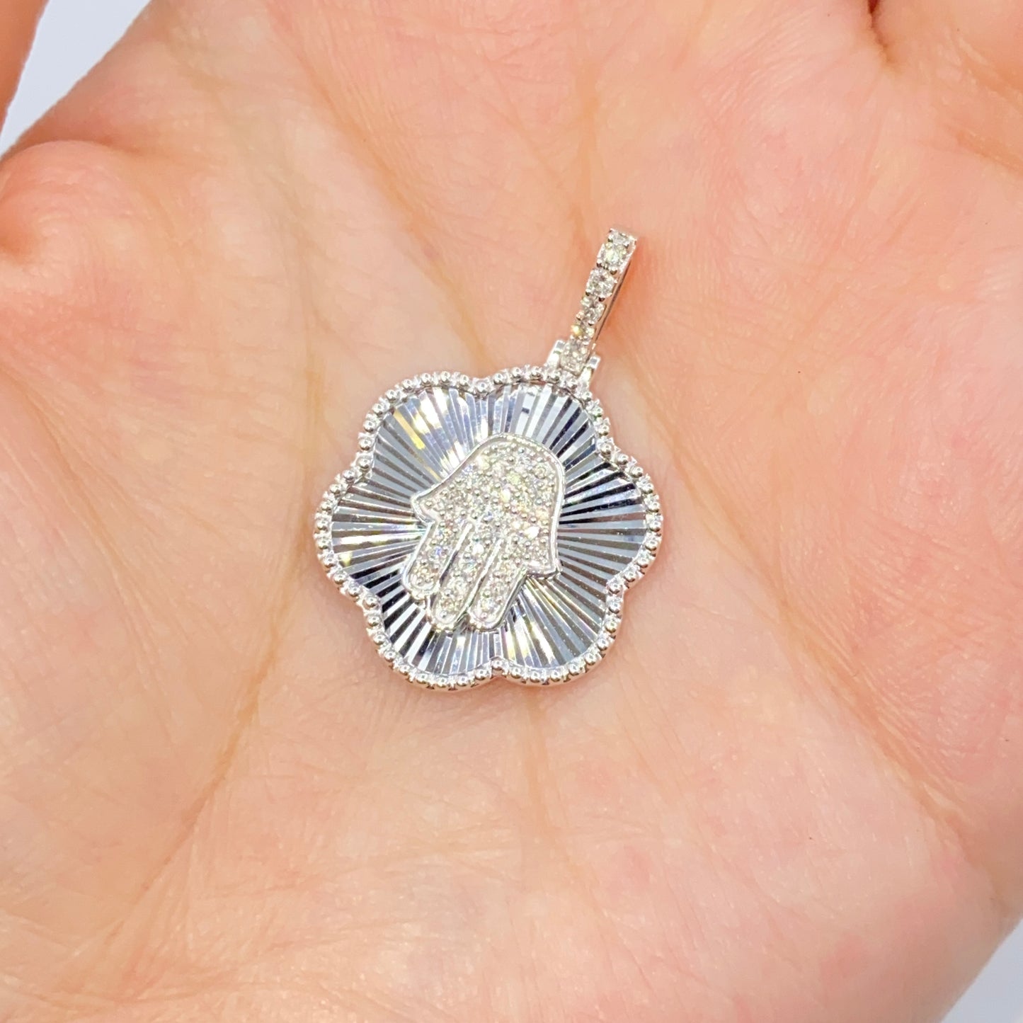 14K Hamsa Shine Diamond Floral Pendant