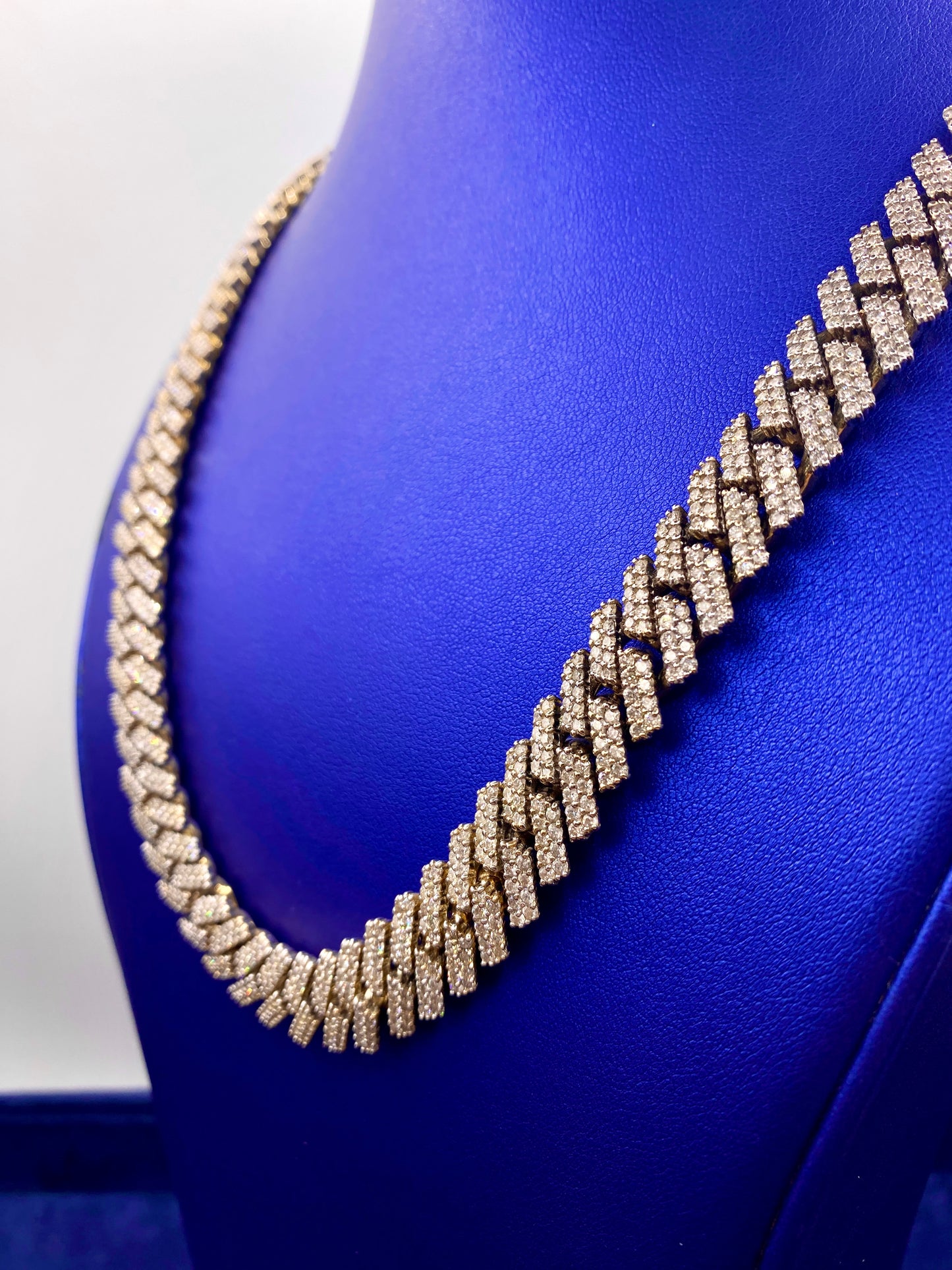 14k 13.5mm Gold Cuban Chain 22.5”