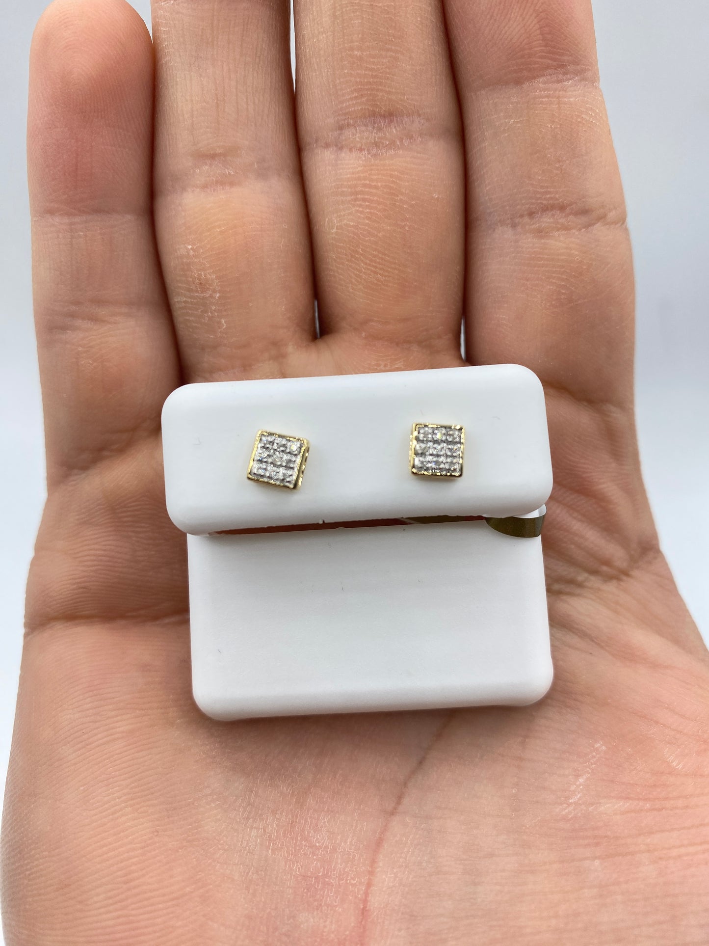 10k Royal Flat Studded Earring