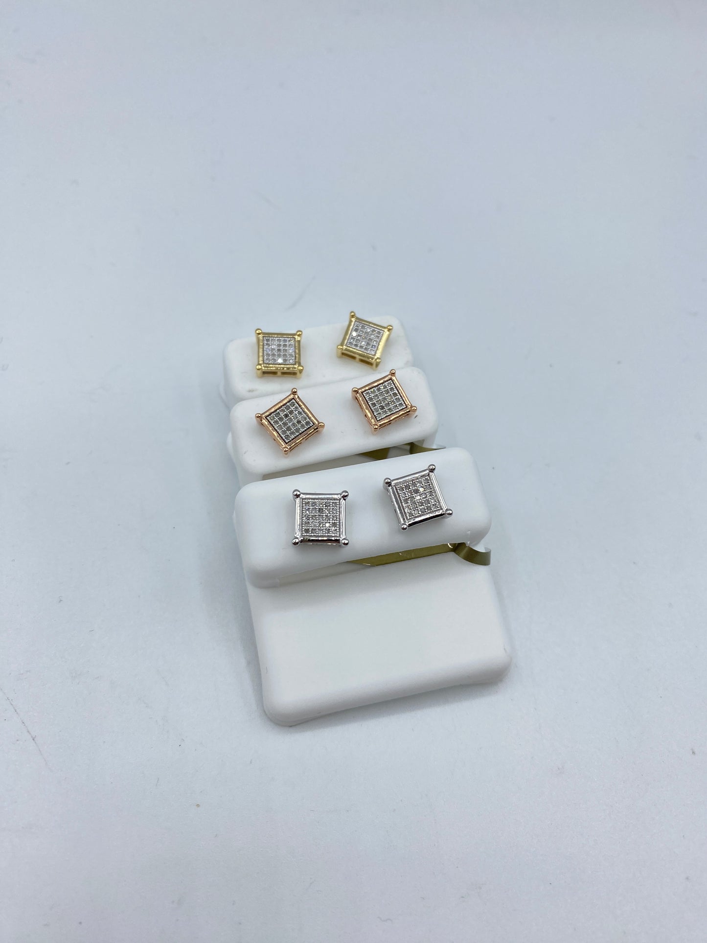 10k Jumbo Castle Flat studded earring