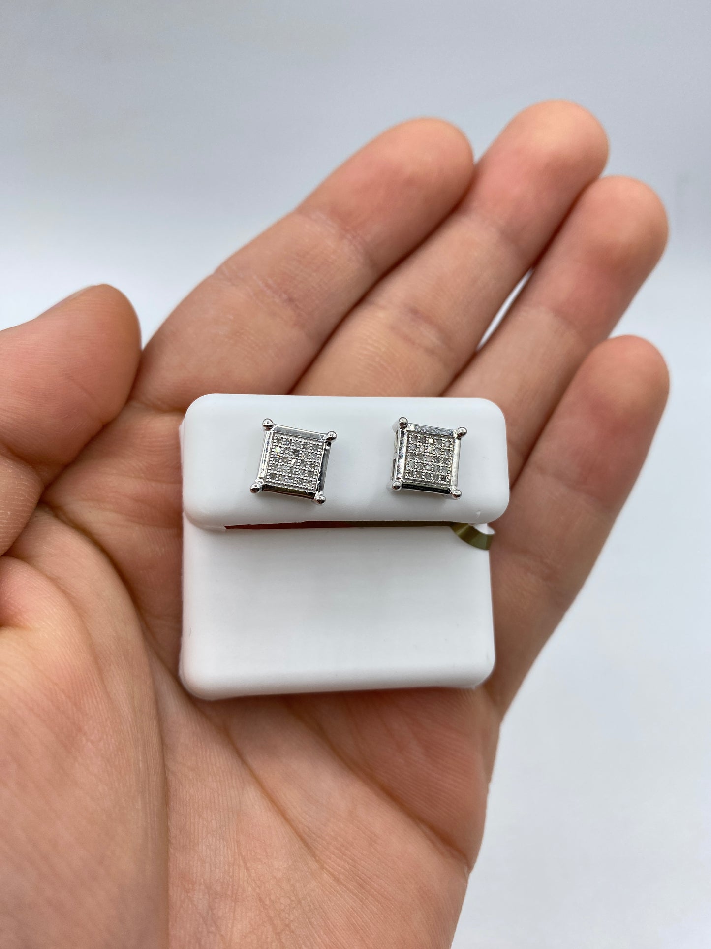 10k Jumbo Castle Flat studded earring