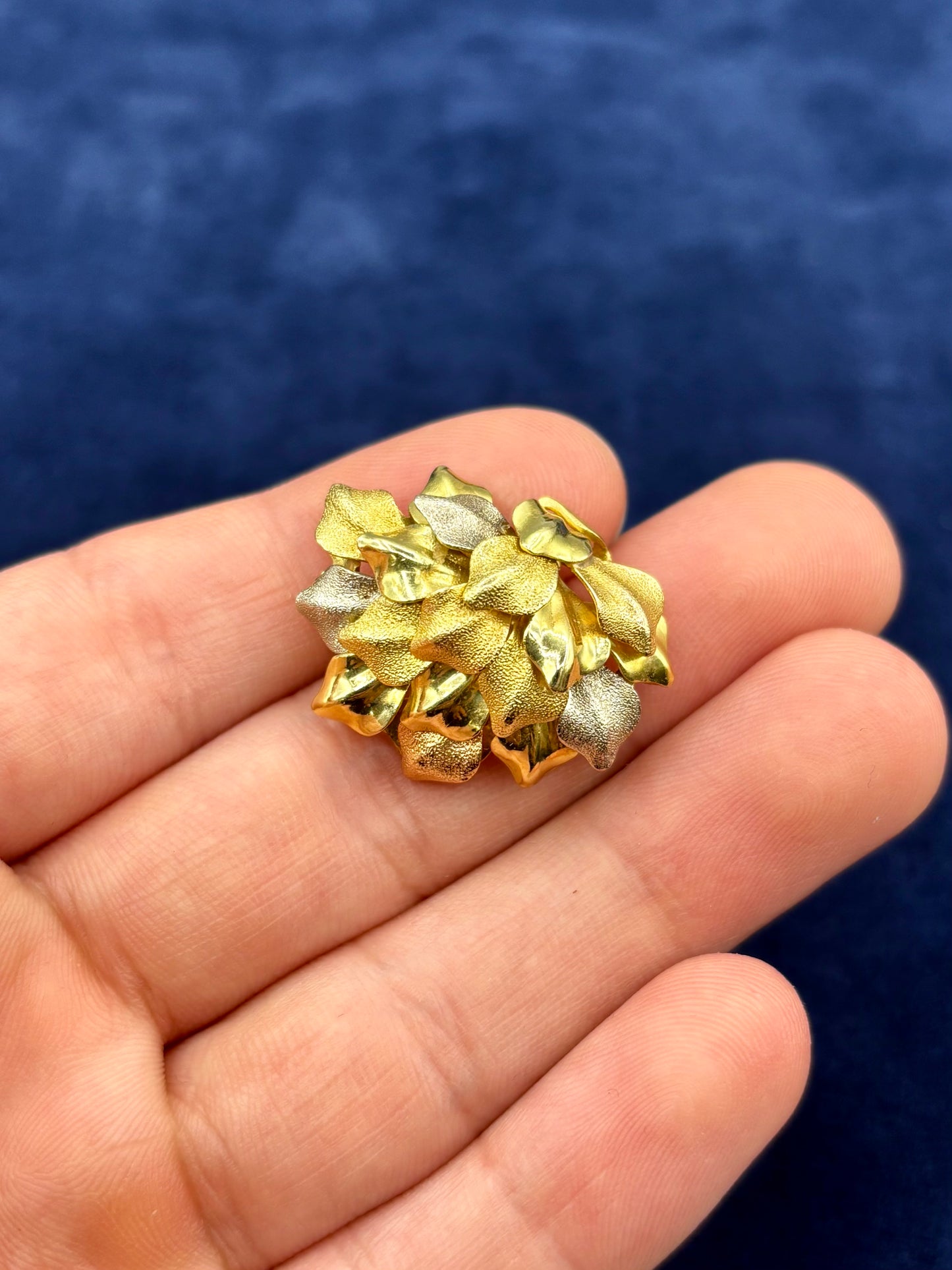 Vintage 18k Gold Estate Textured Leaf Pendant