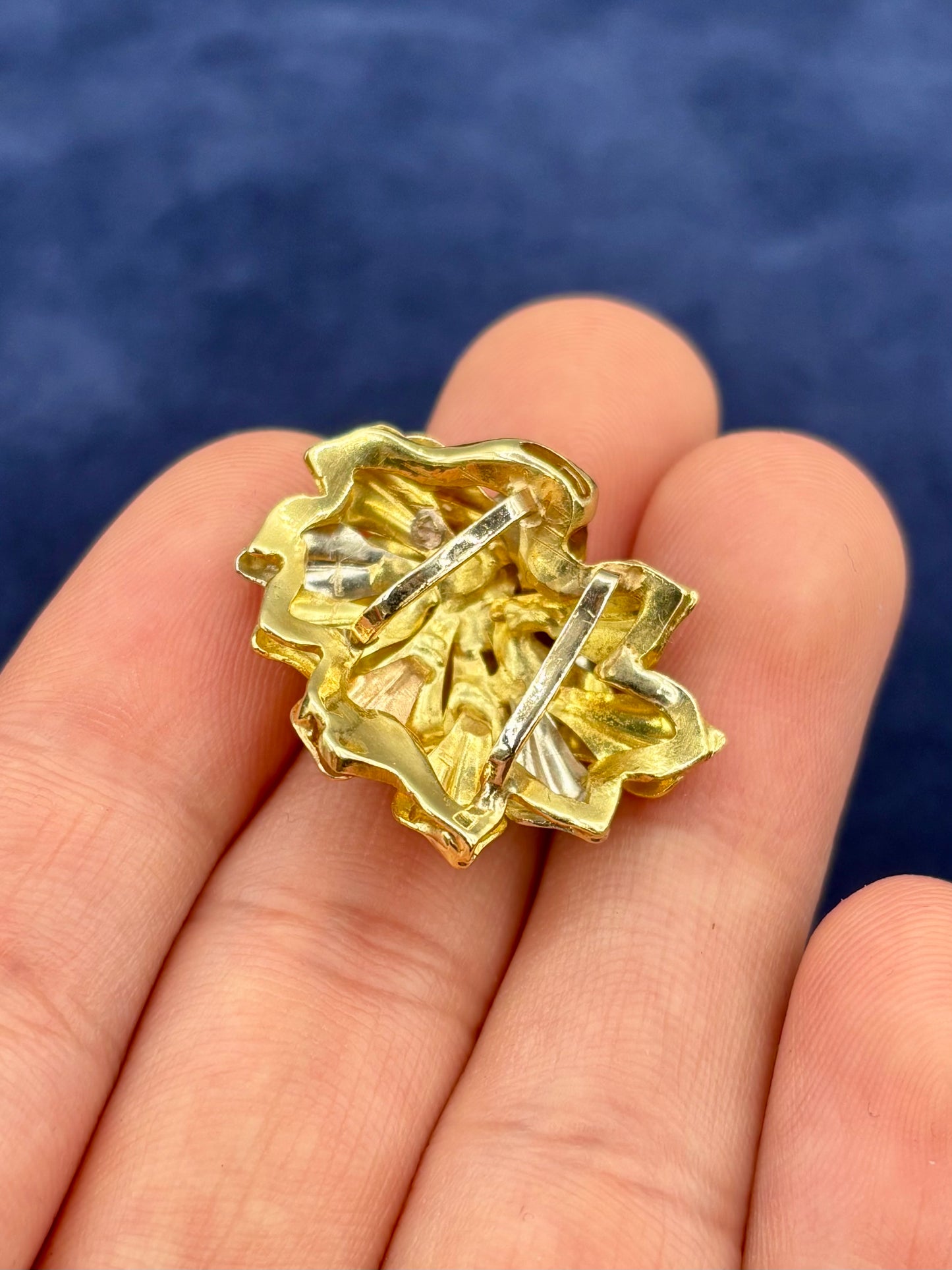 Vintage 18k Gold Estate Textured Leaf Pendant