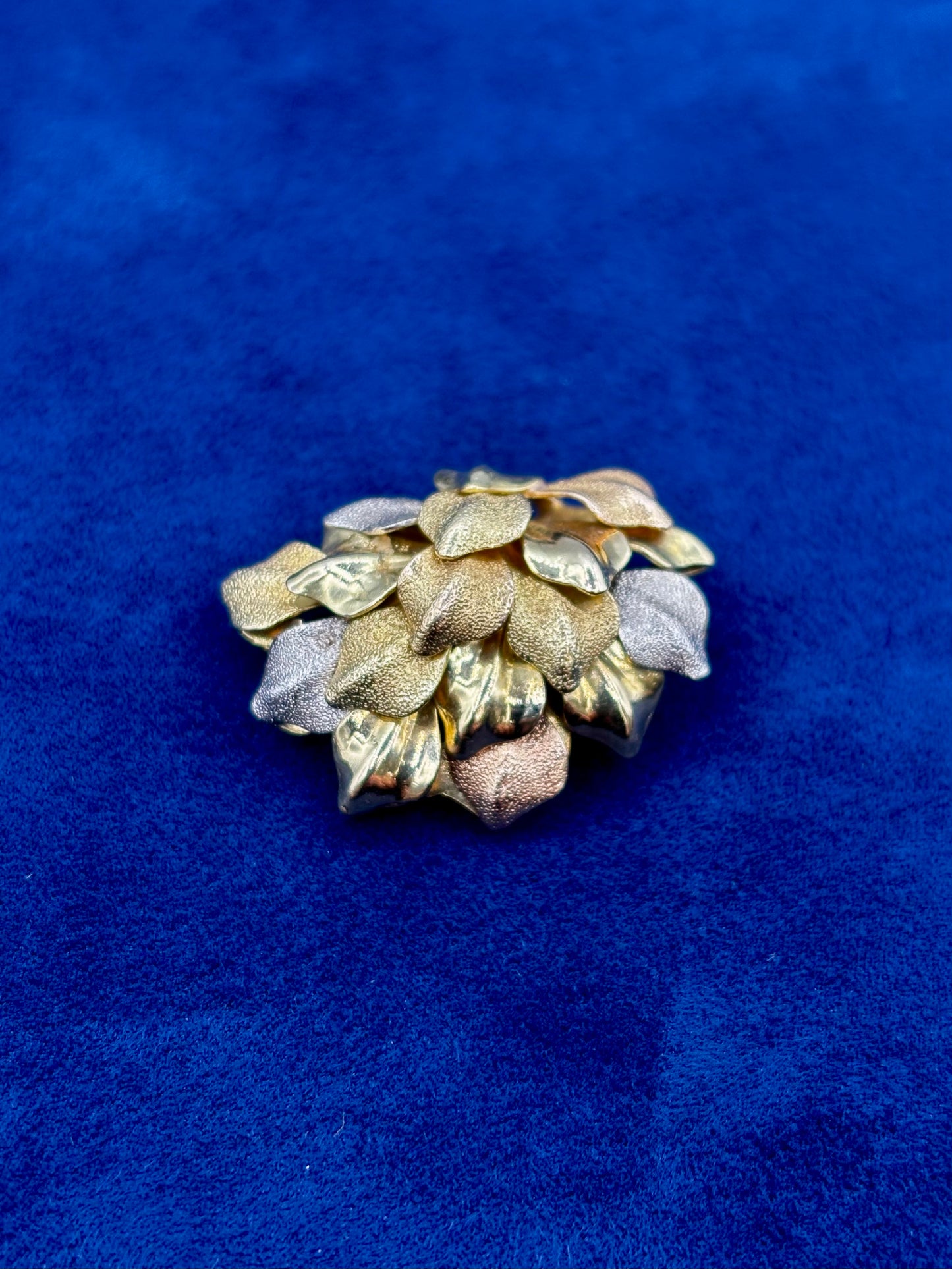 Vintage 18k Gold Estate Textured Leaf Pendant