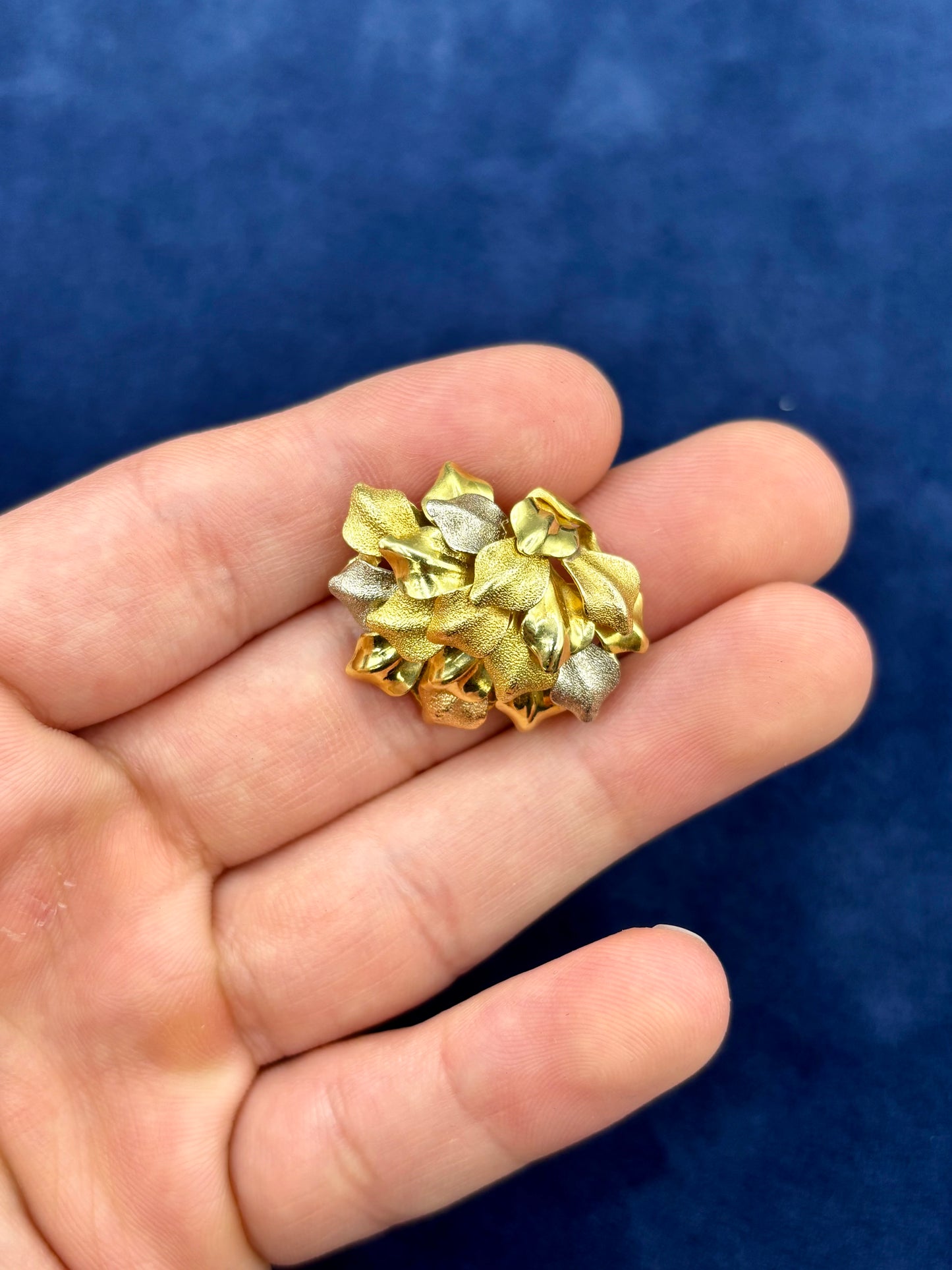Vintage 18k Gold Estate Textured Leaf Pendant