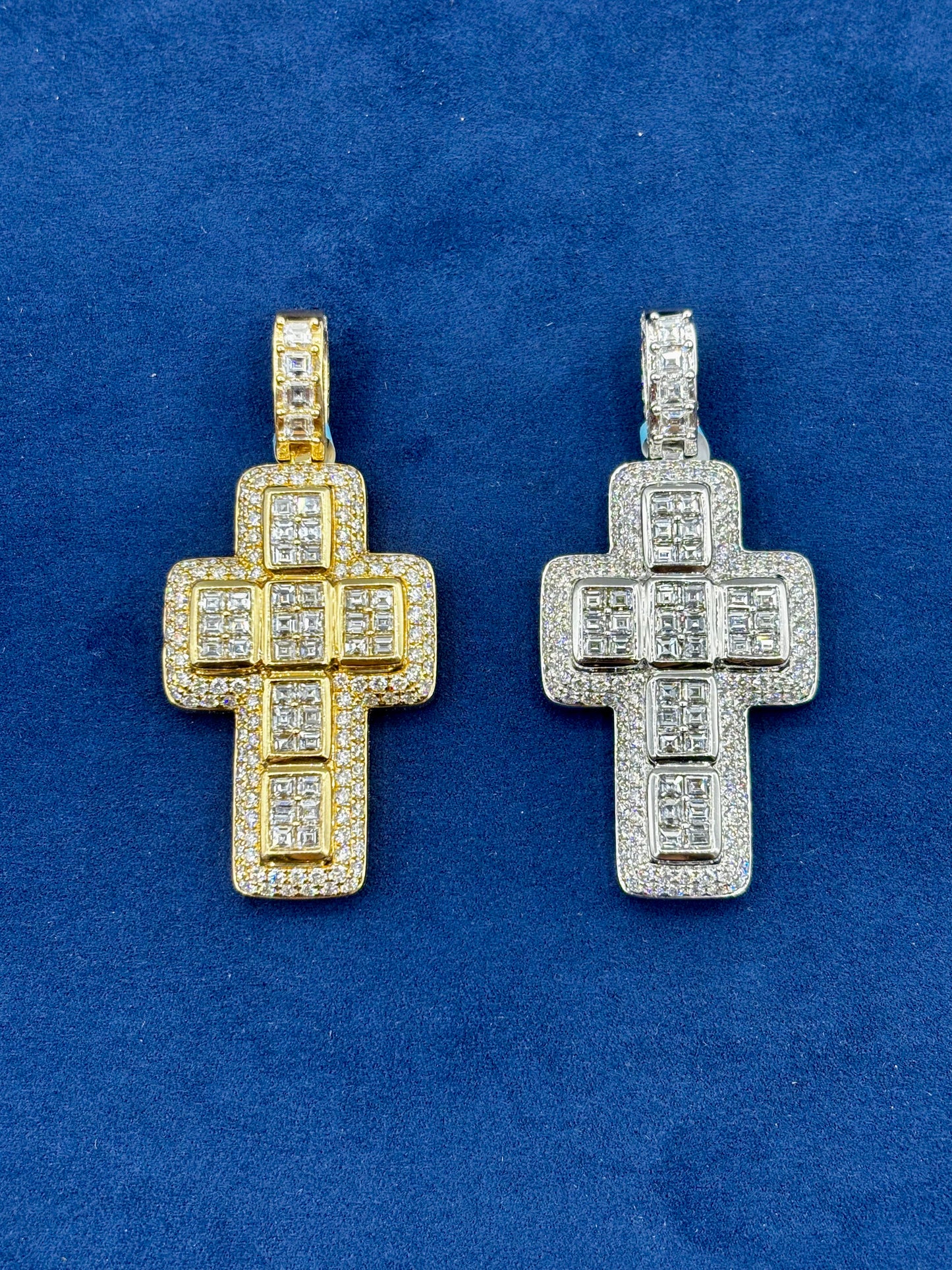 14k Robust Diamond Cross Pendant