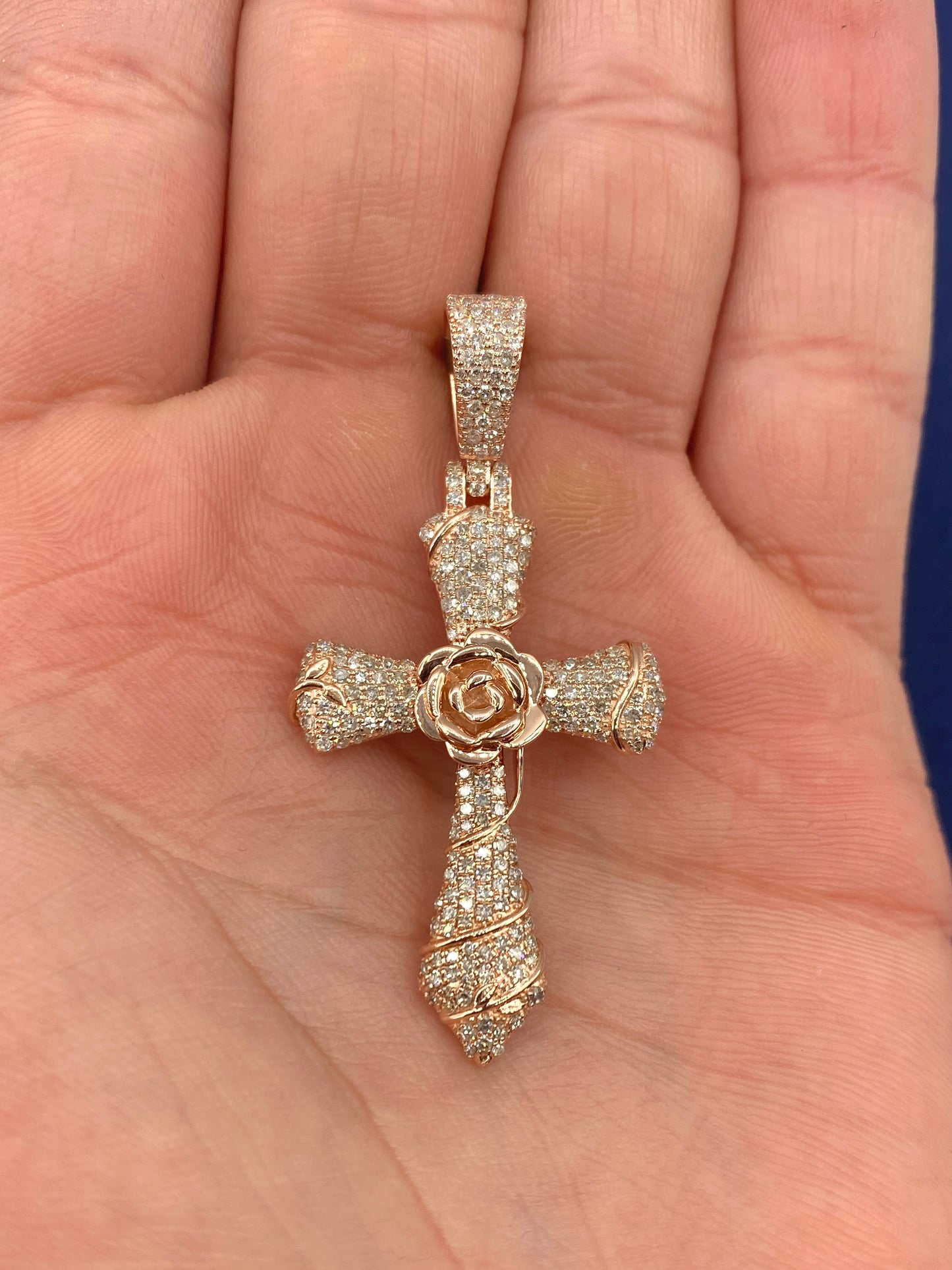 10K La Rosa Cross Pendant