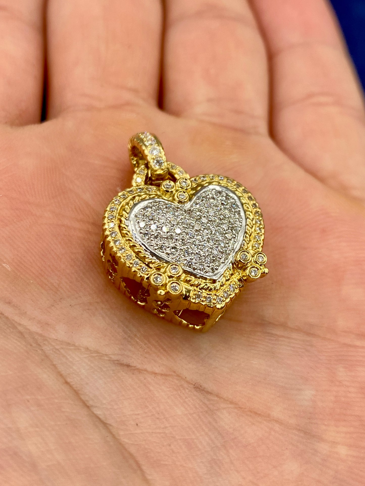 18k Gold Regal Heart Diamond Pendant