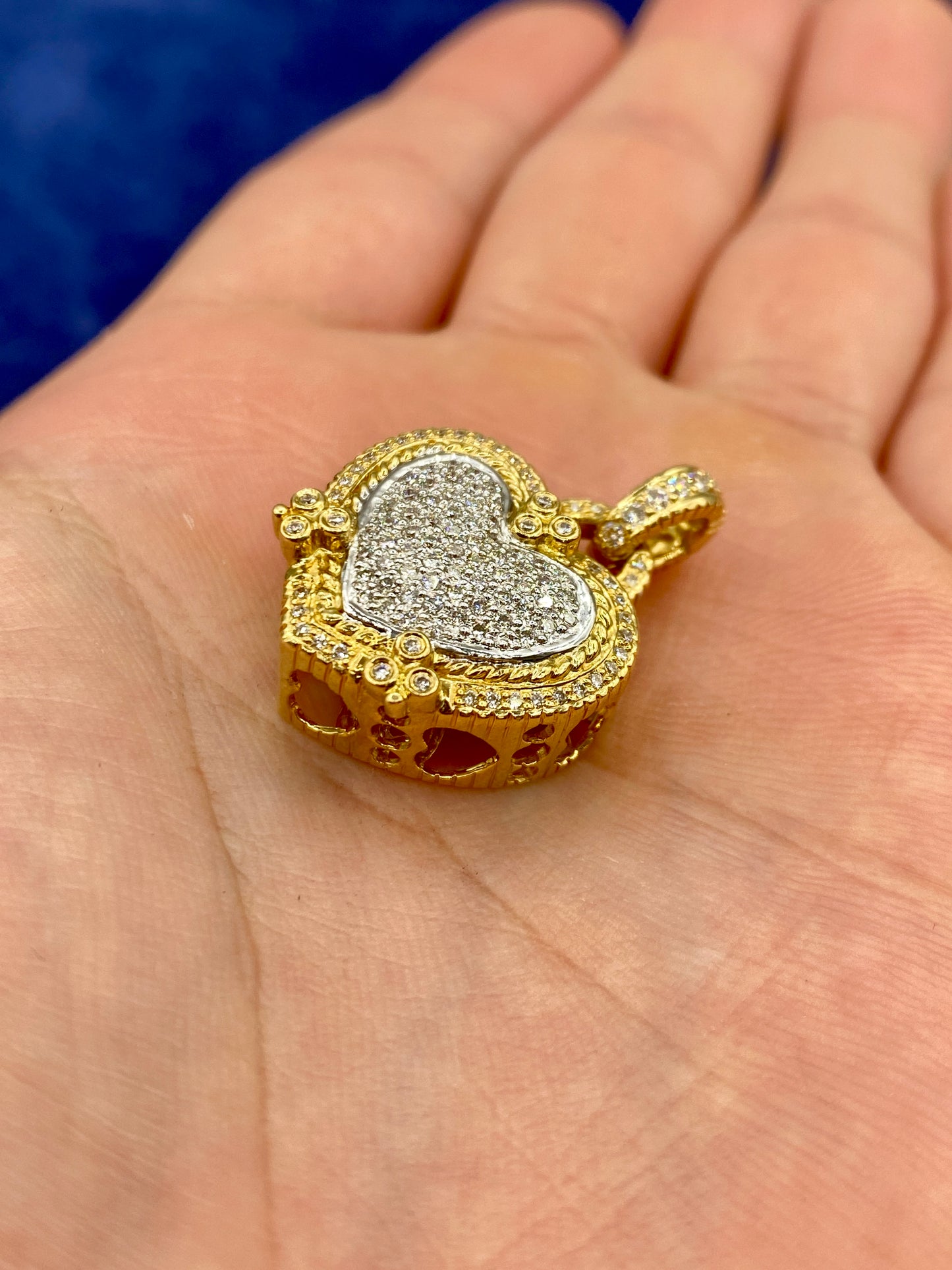 18k Gold Regal Heart Diamond Pendant