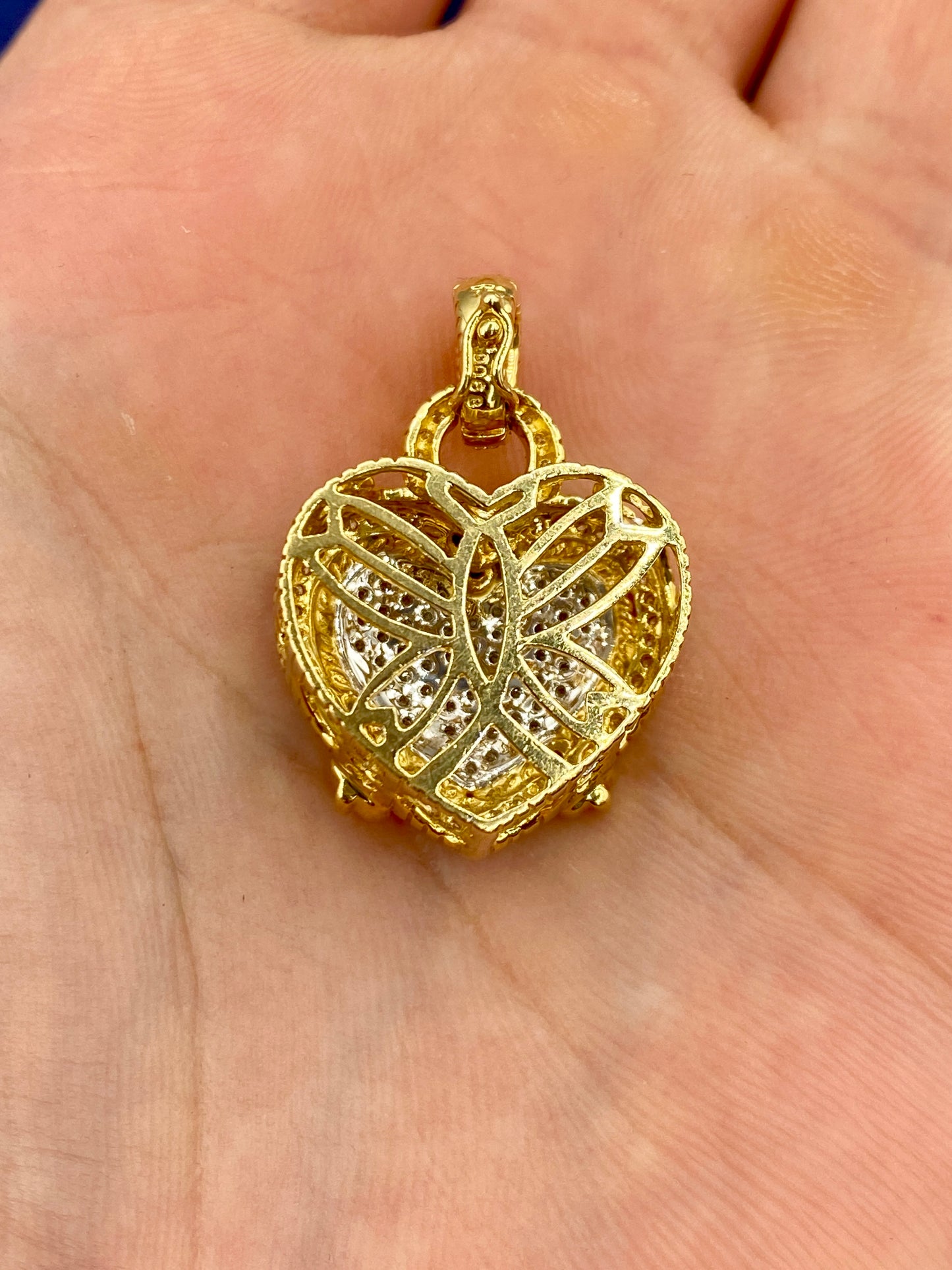 18k Gold Regal Heart Diamond Pendant