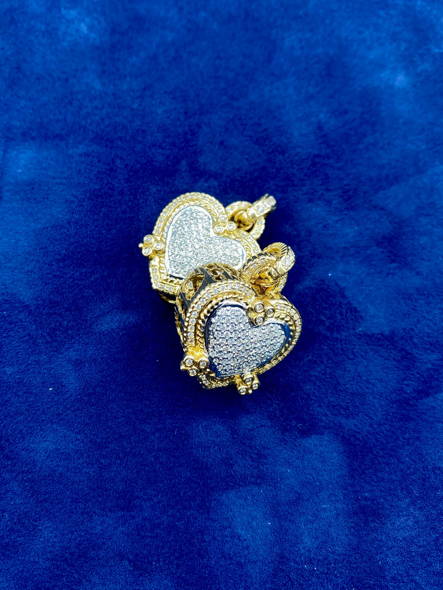 18k Gold Regal Heart Diamond Pendant