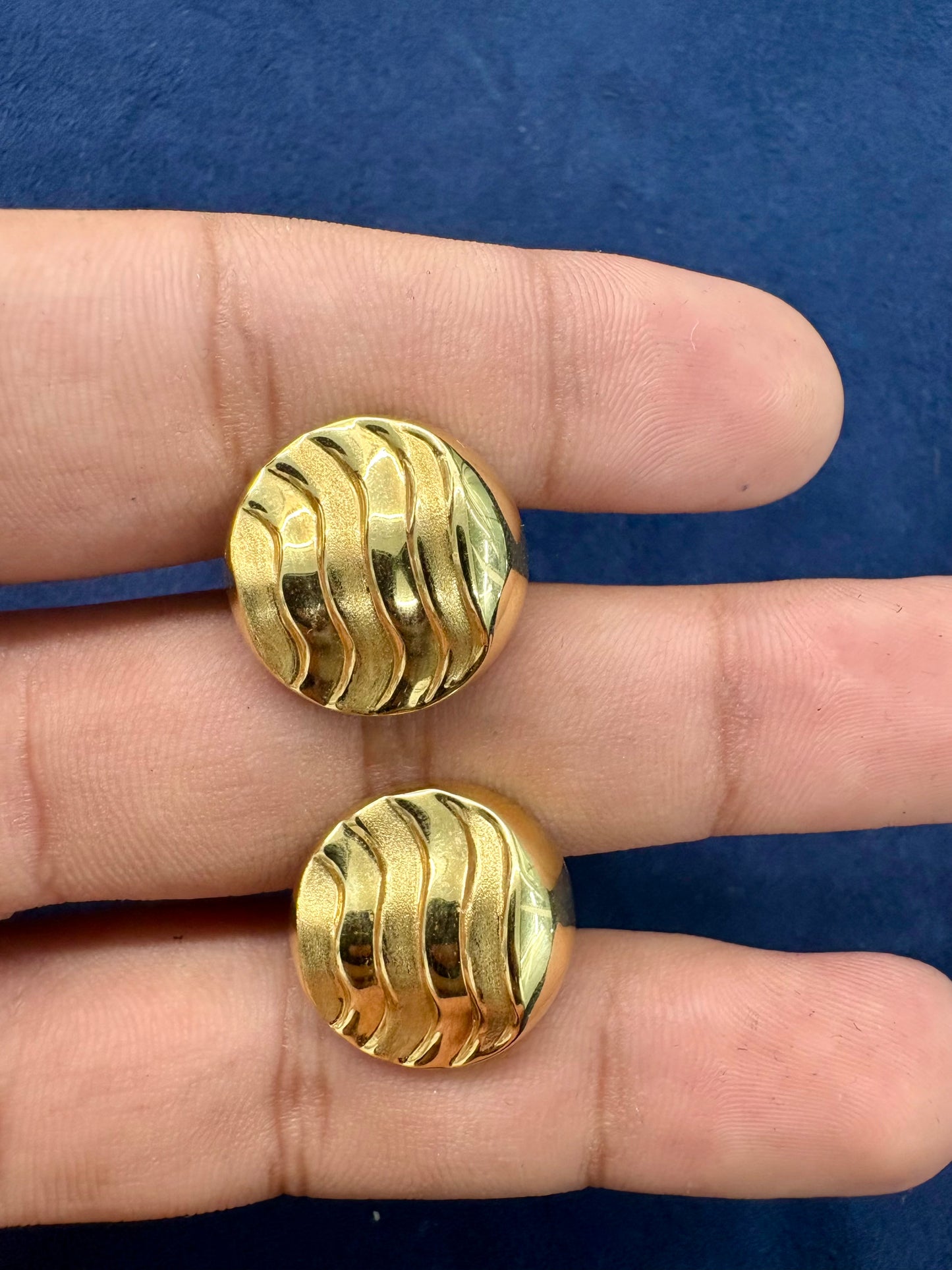 18K Gold Wavy Circle Earrings