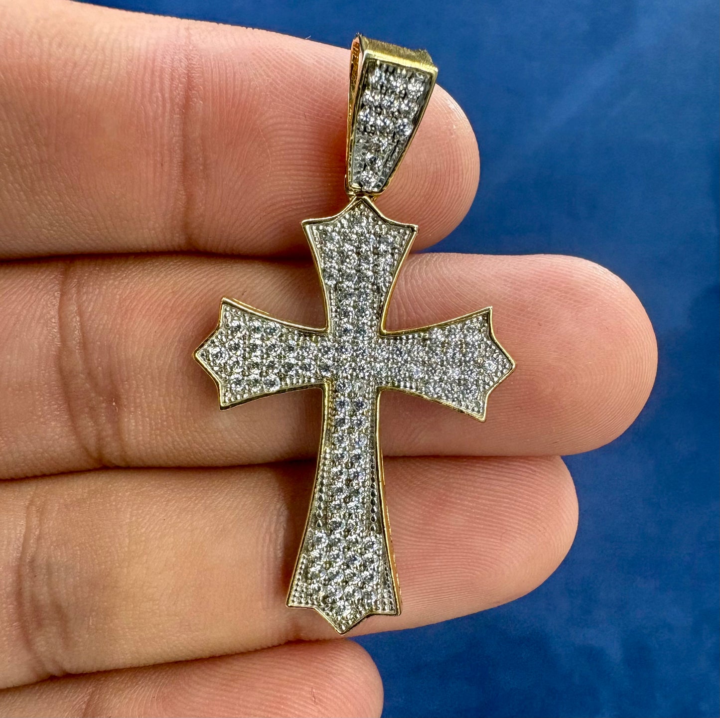 10k cross pendant with white sapphire 