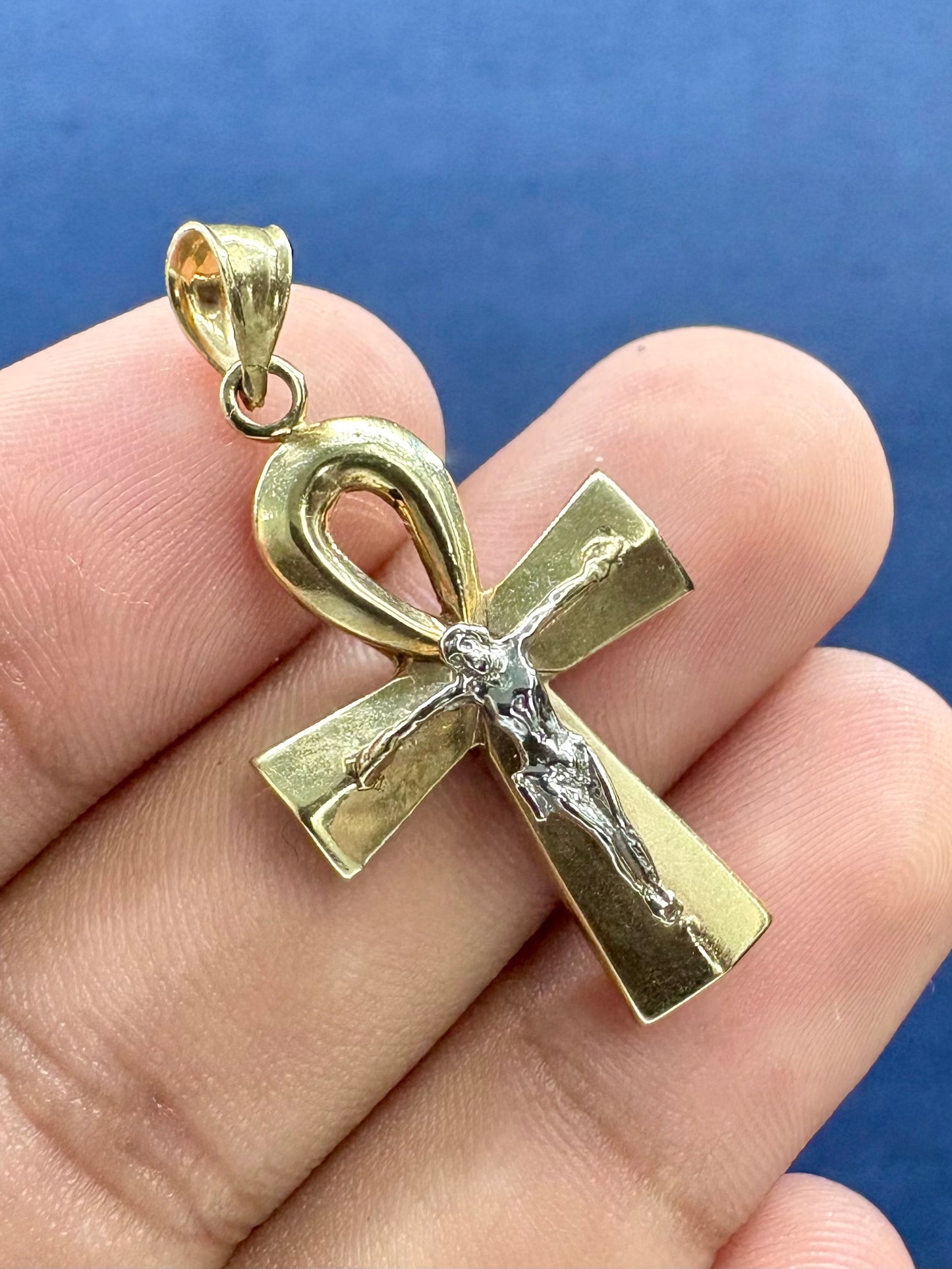 10k cross pendant with Jesus