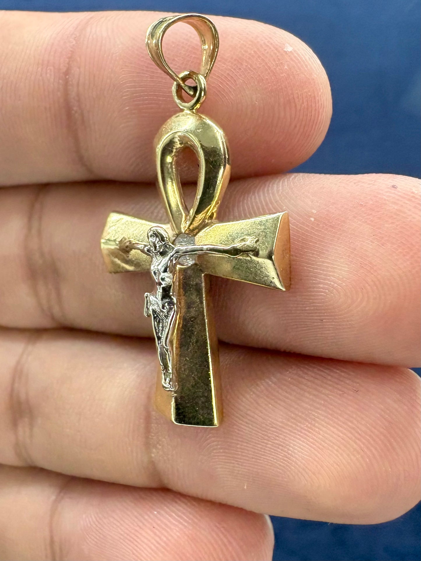 10k cross pendant with Jesus