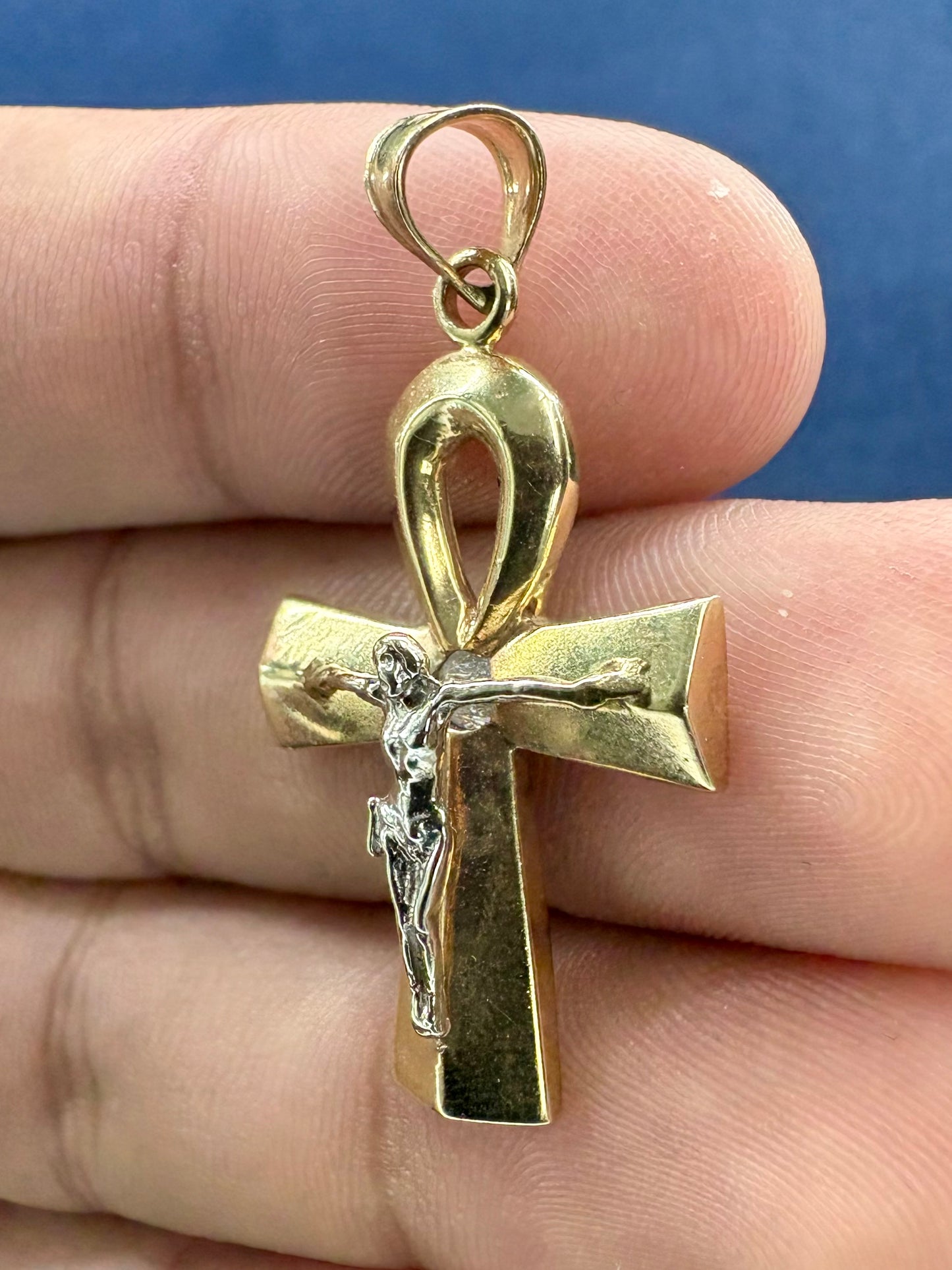 10k cross pendant with Jesus
