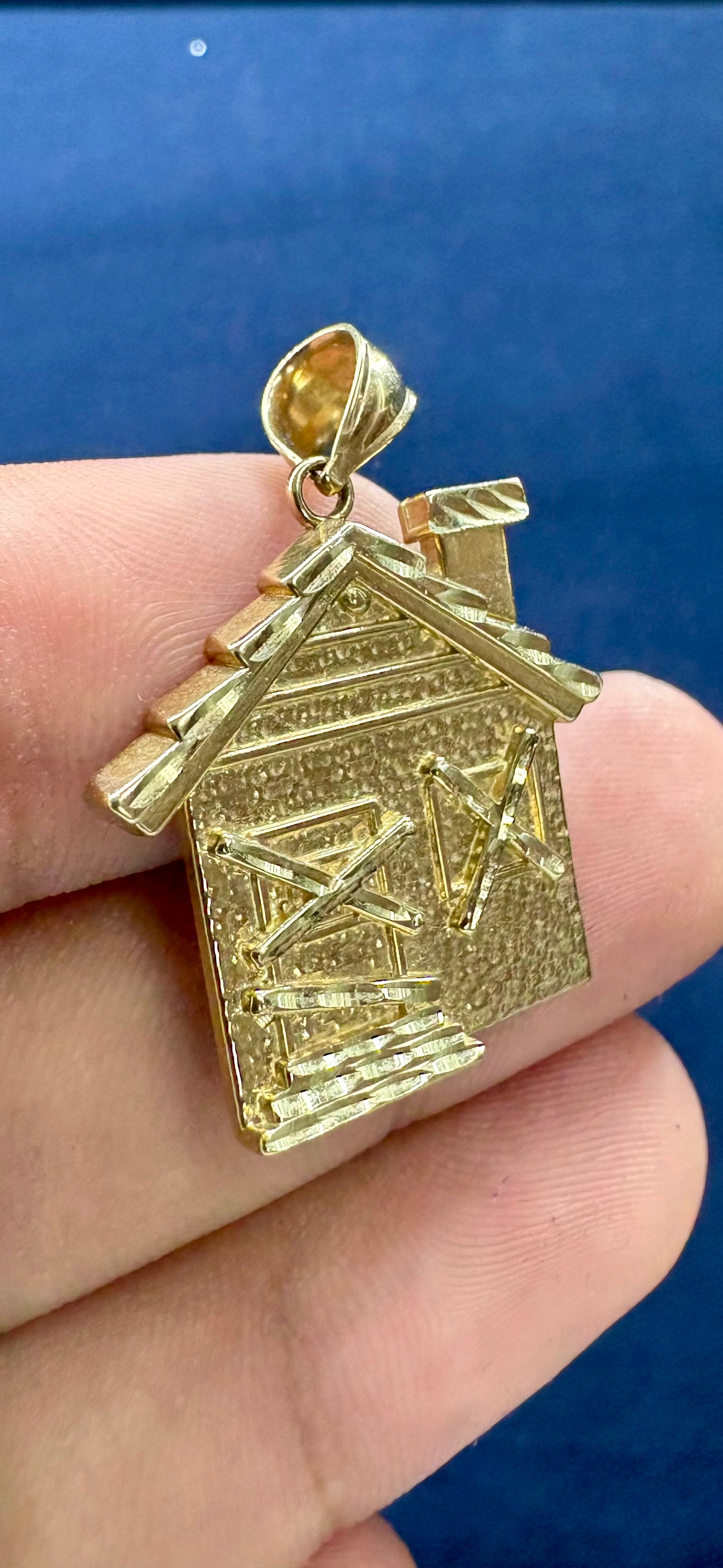 10K Gold House Pendant