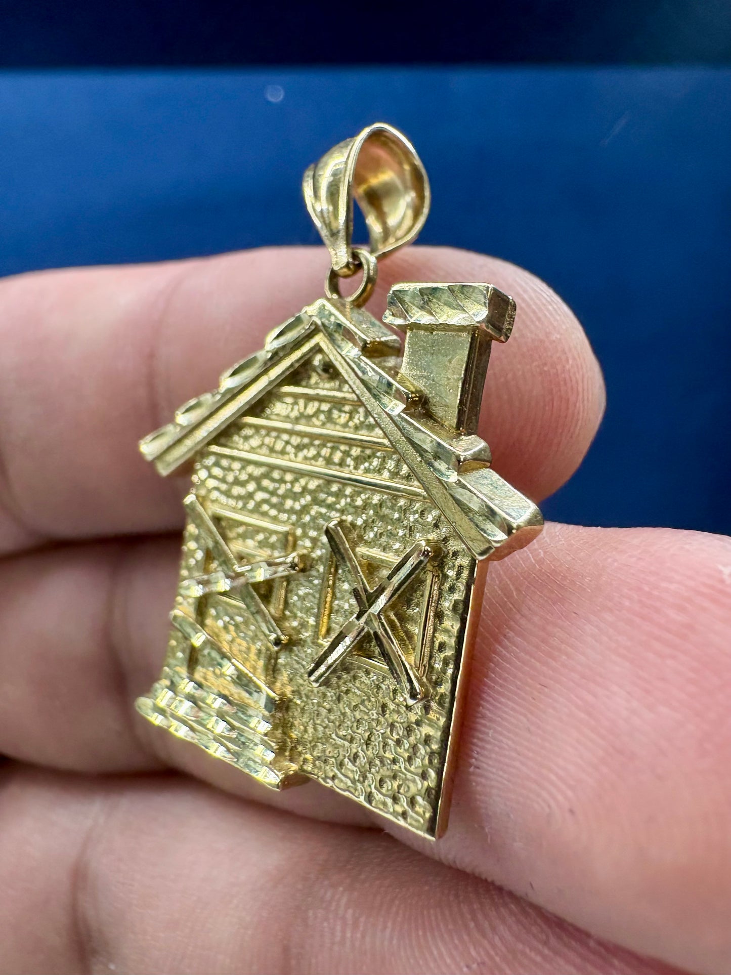 10K Gold House Pendant