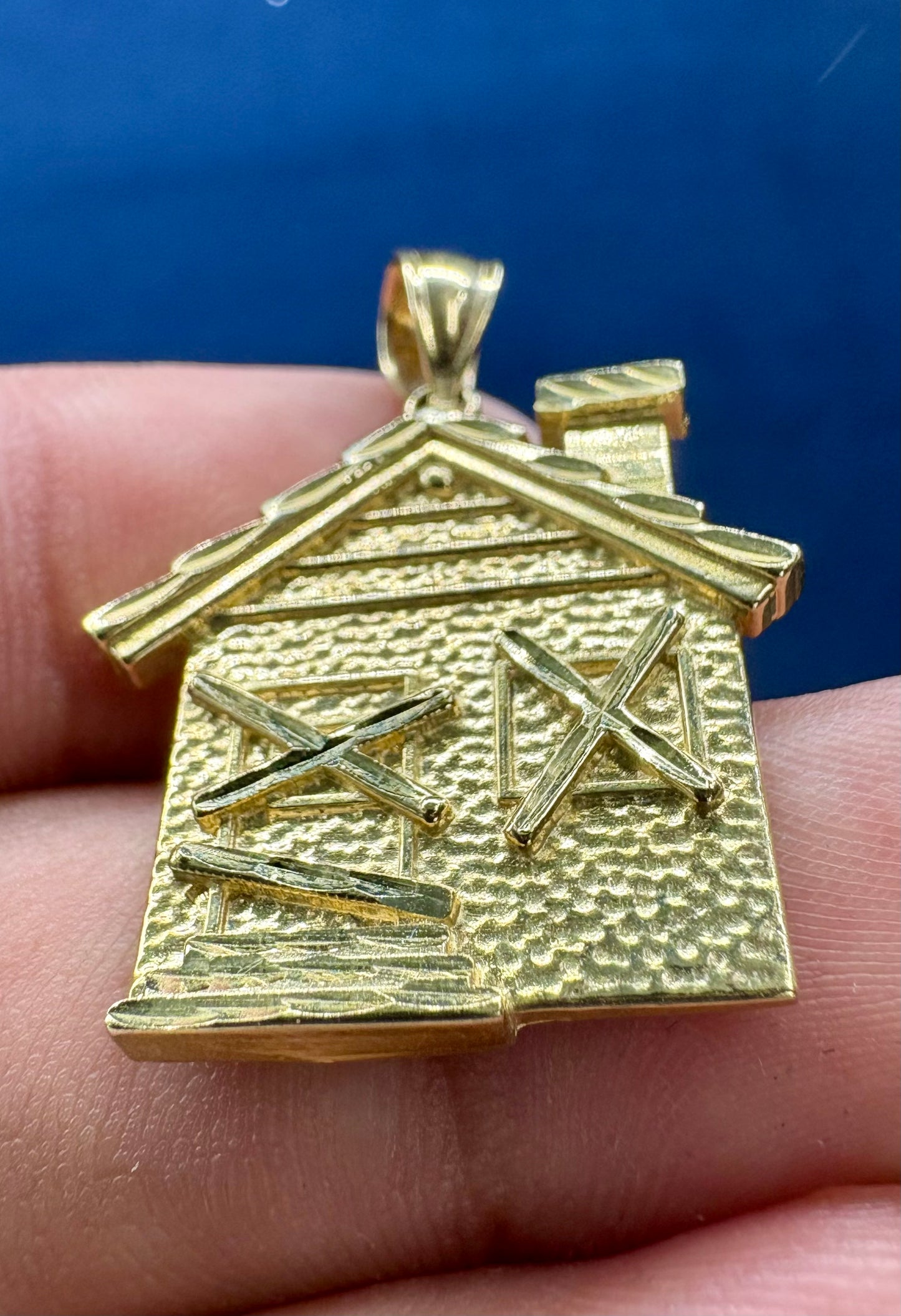 10K Gold House Pendant