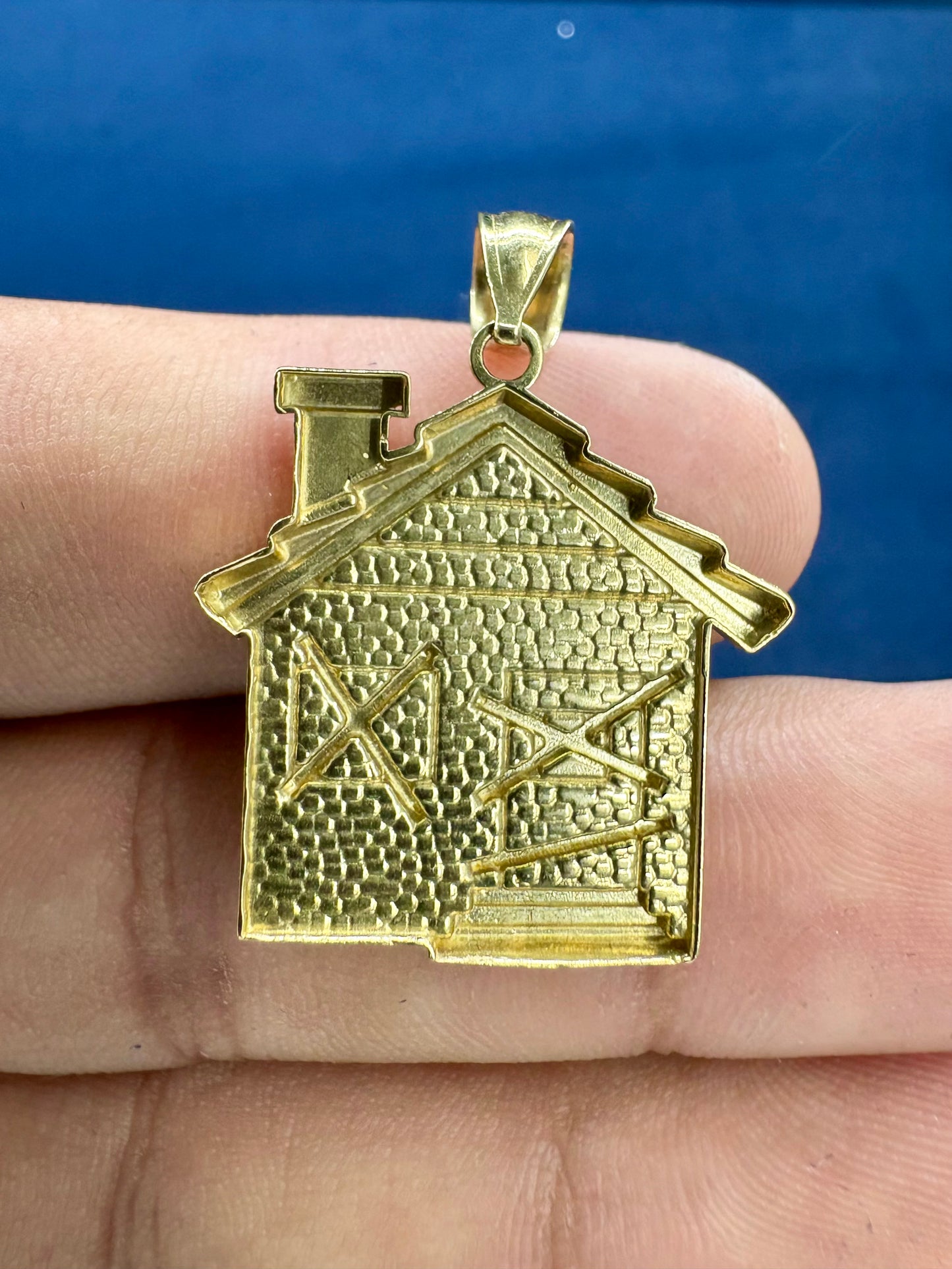 10K Gold House Pendant