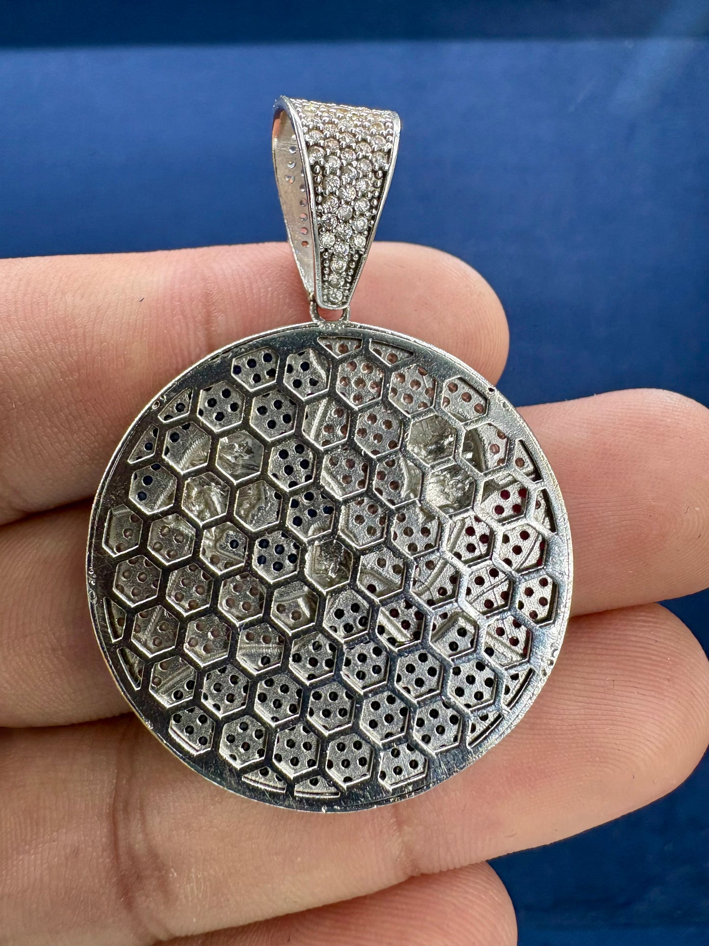 14K White Gold and Safire Stone Pendant