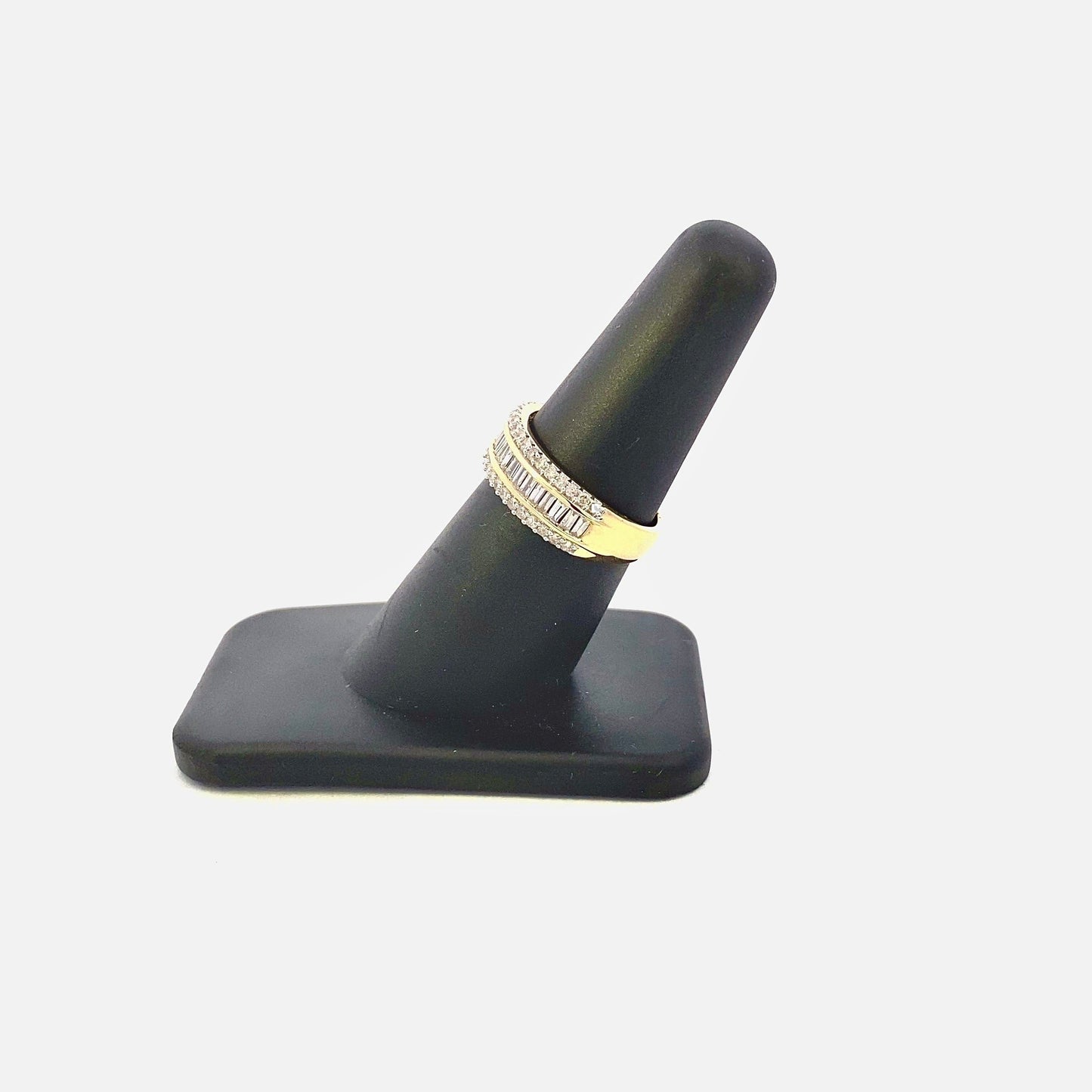 14K Single Row Baguette Ring