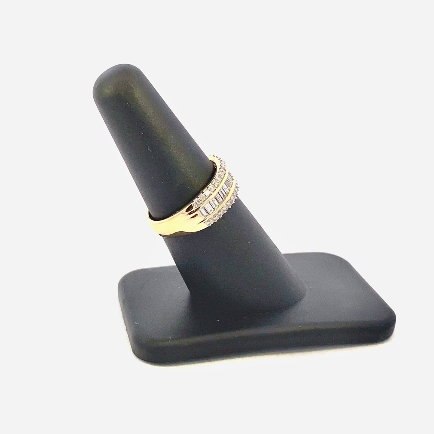 14K Single Row Baguette Ring