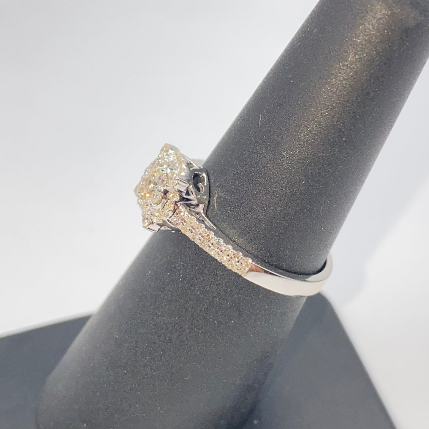 14K Sydney Circle Halo Diamond Ring