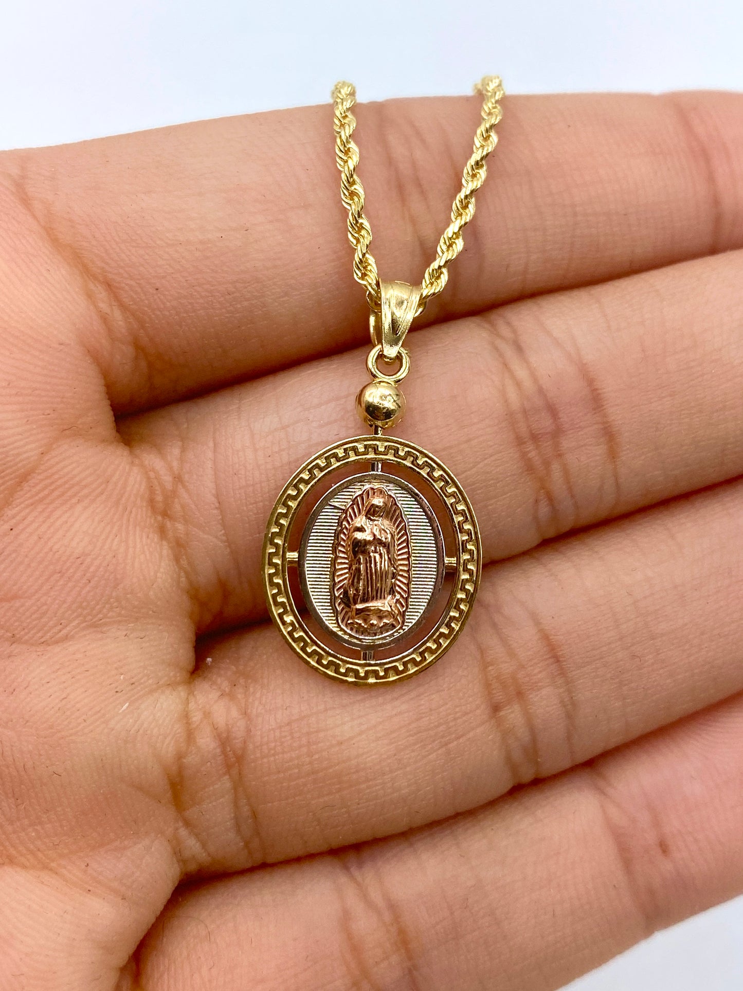 14K Jesus Medallion Pendant