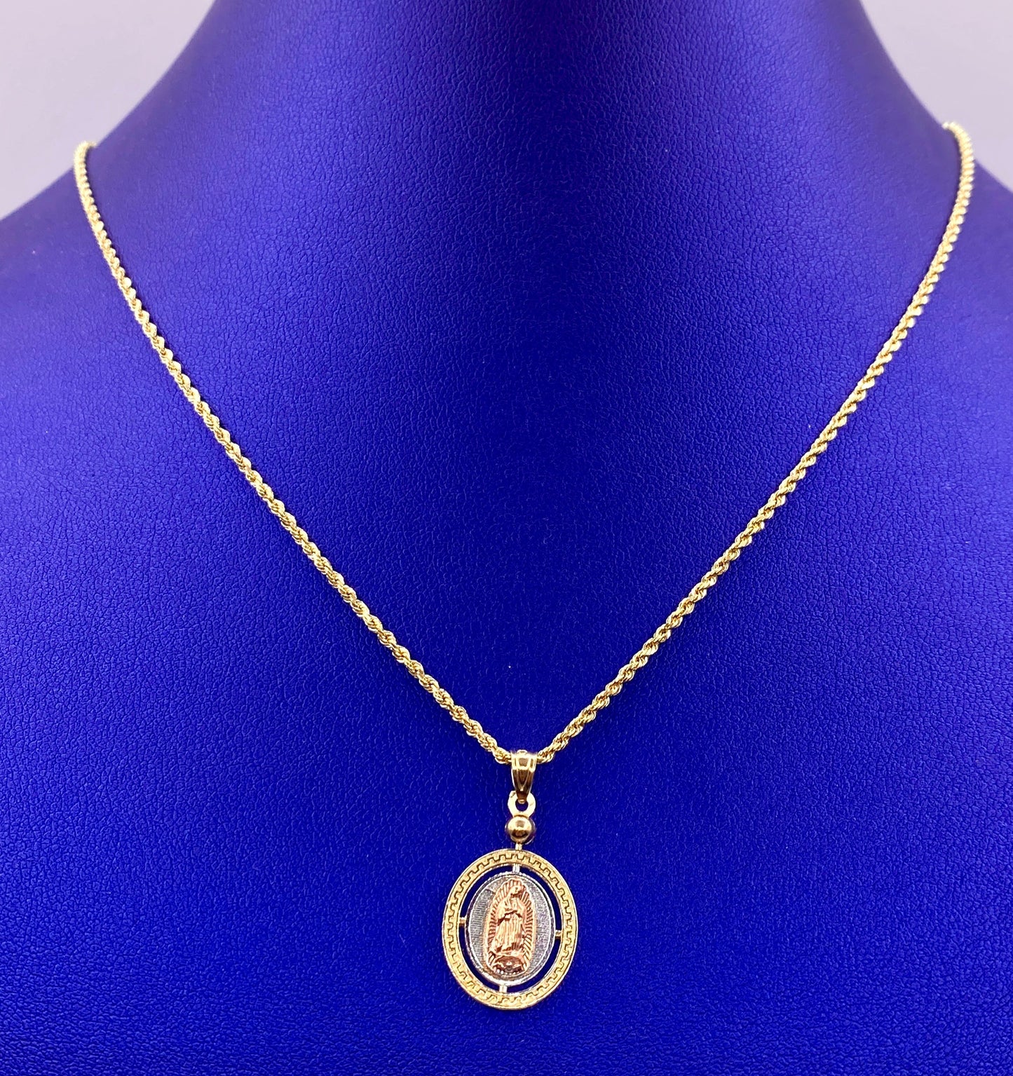 14K Jesus Medallion Pendant