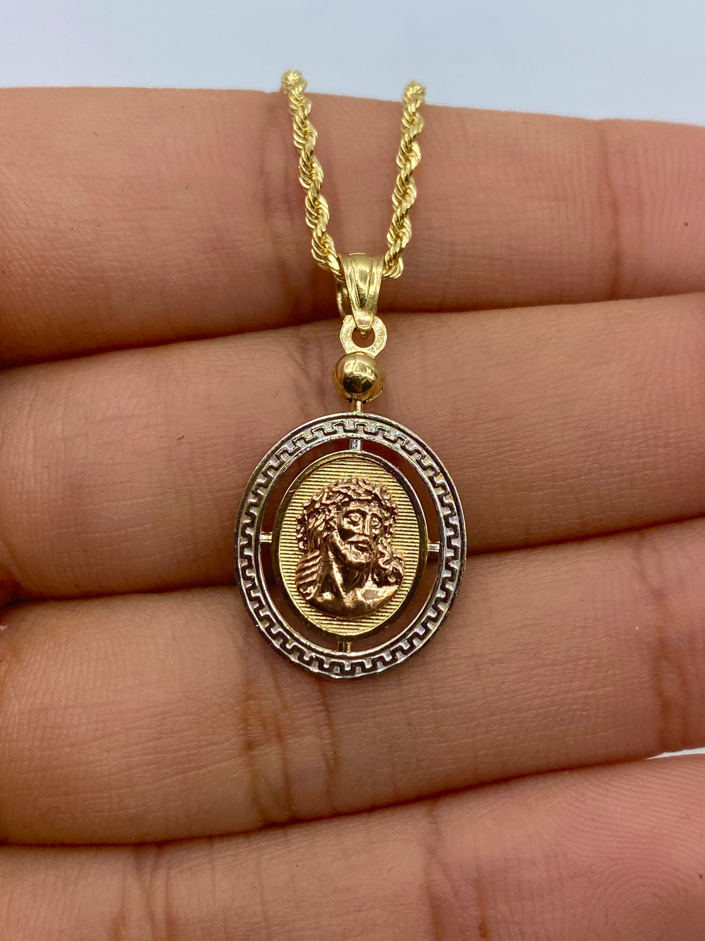 14K Jesus Medallion Pendant
