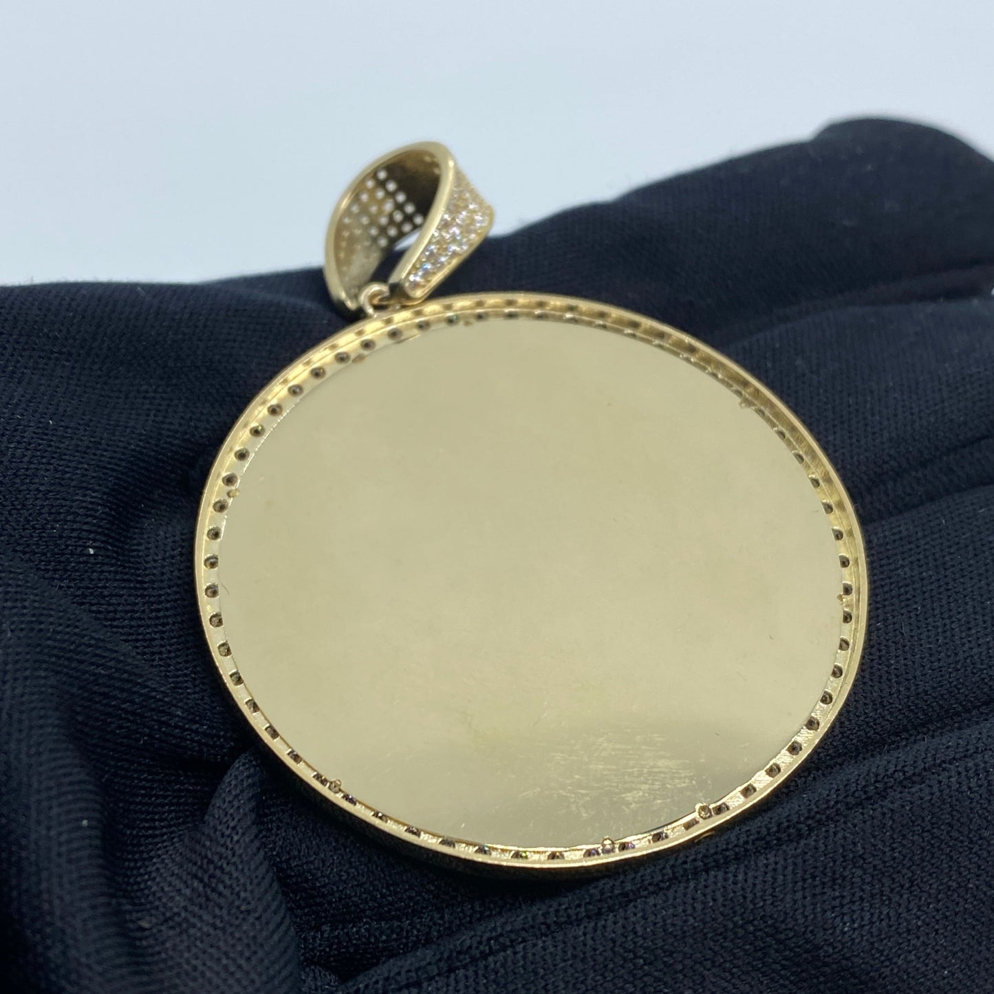 10K Circle Picture Photo Pendant