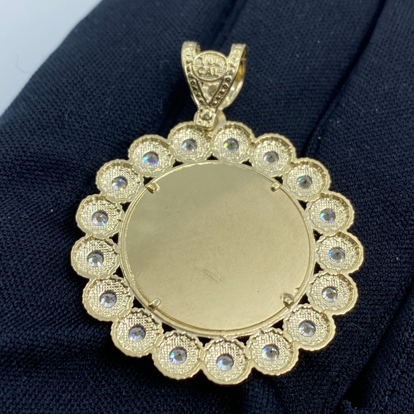 10K Circle Flowers Picture Photo Pendant
