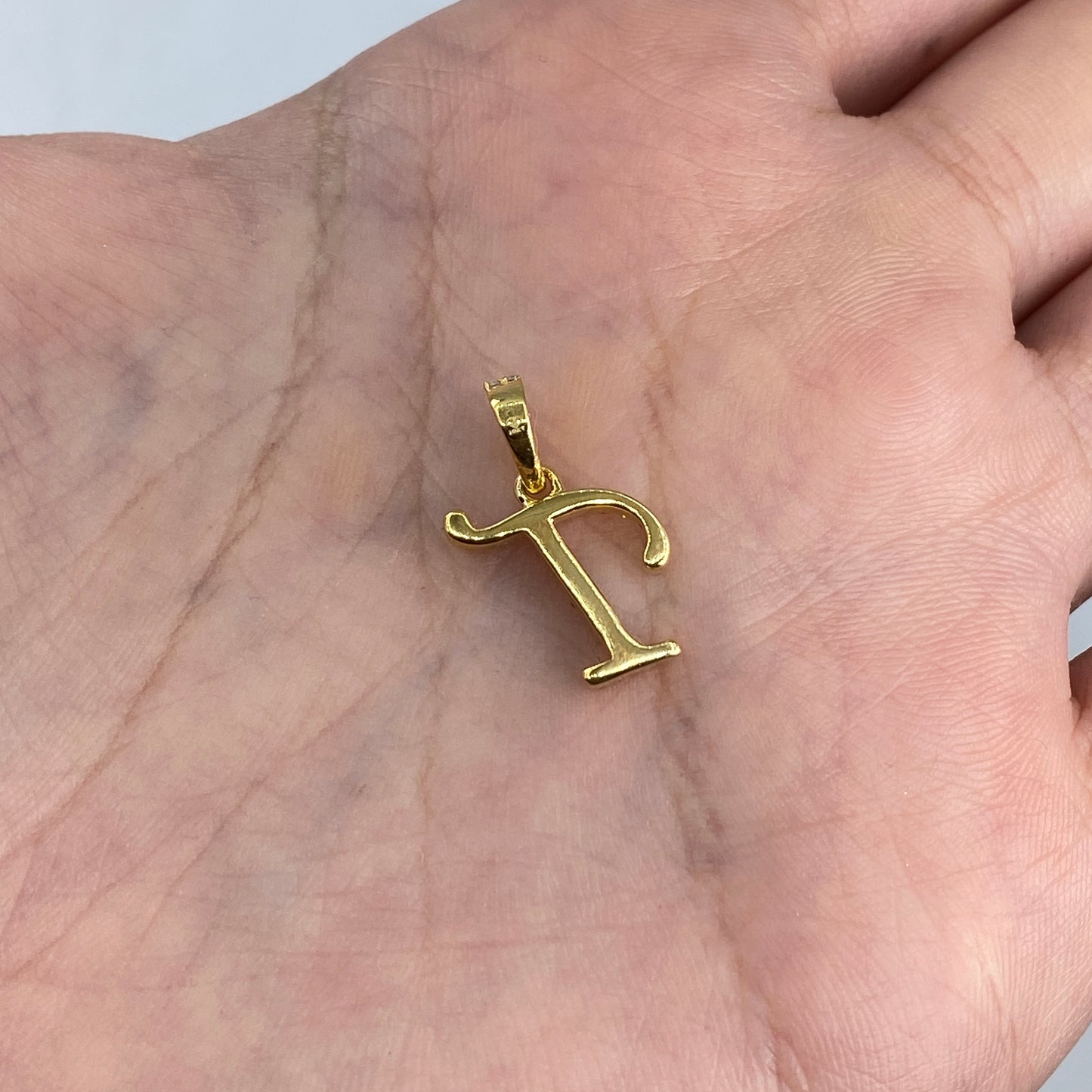 10K Cursive T Initial Diamond Pendant