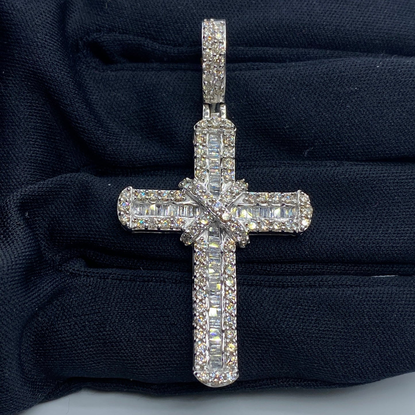 10K Knot Diamond Cross Pendant