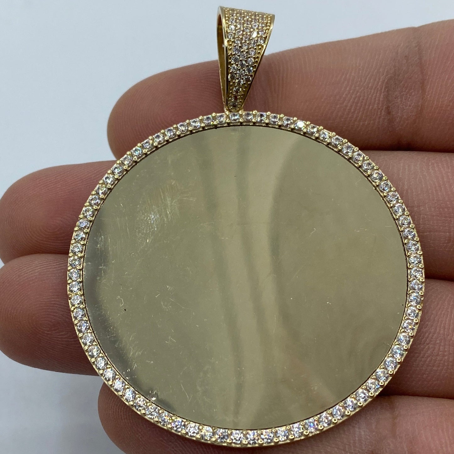 14K Round Picture Pendant