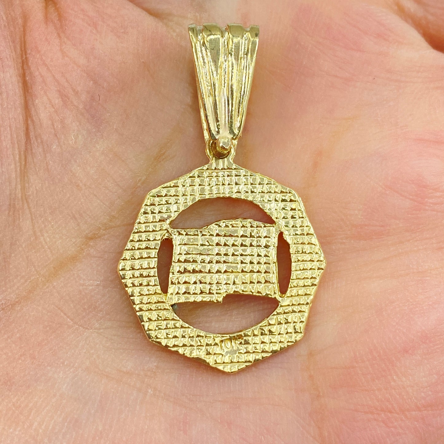 10K Faro Puerto Rico Flag Pendant