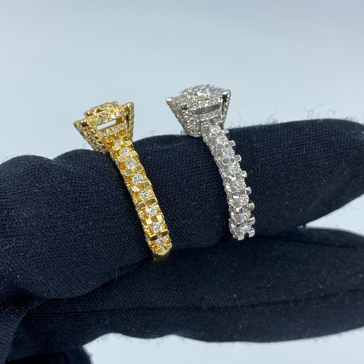 14K Luxe Circle Halo Diamond Engagement Ring