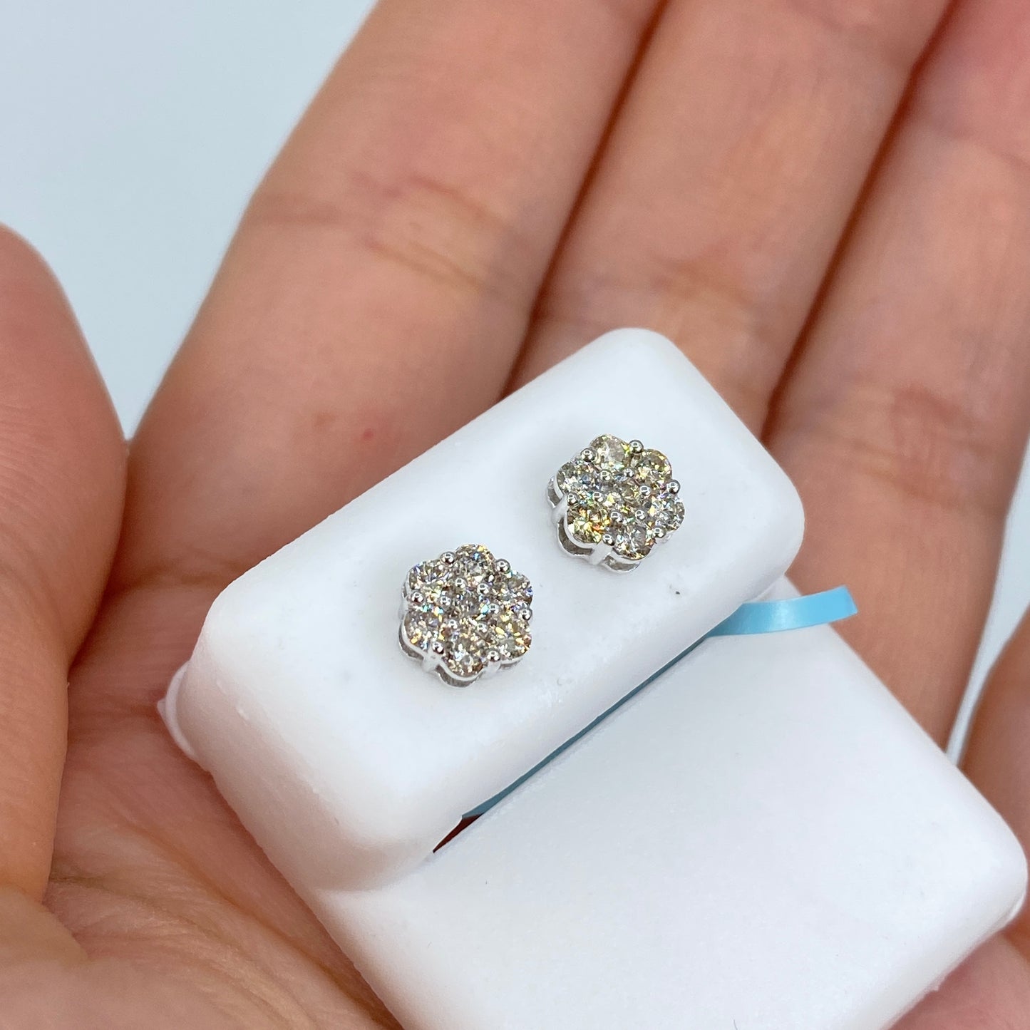 14K Flower Diamond Earrings 0.9ct