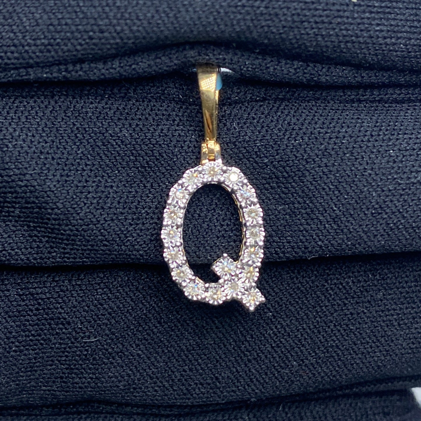 14k Single Stone Initial Q Pendant